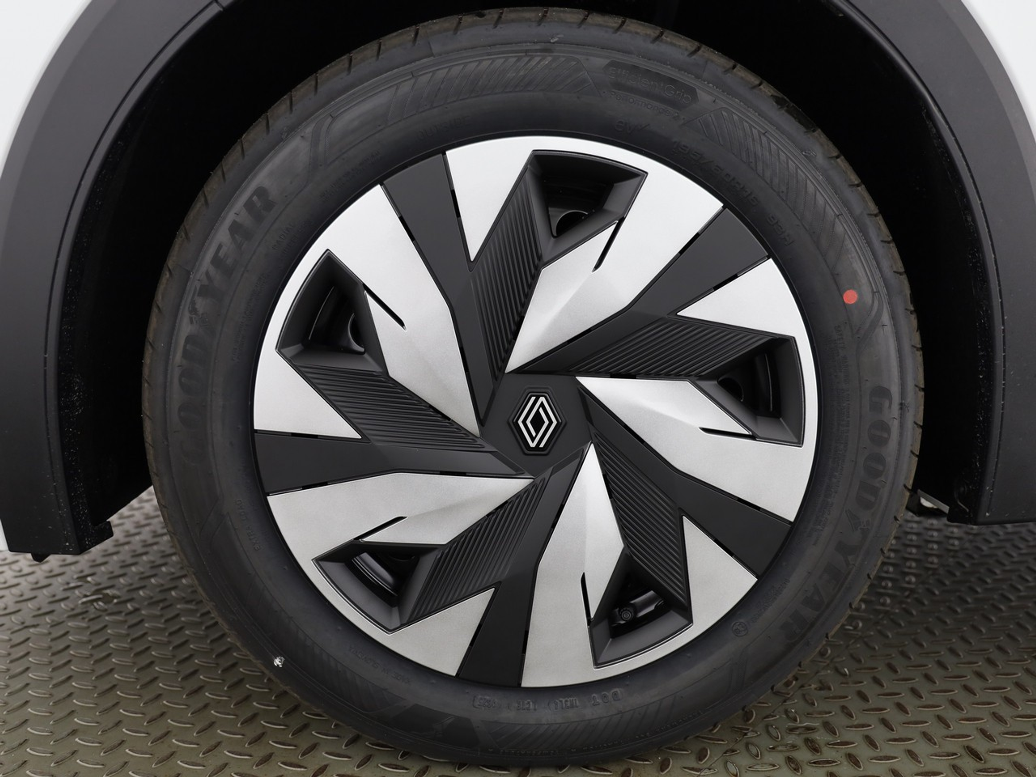 listing desktop thumbnail image 3