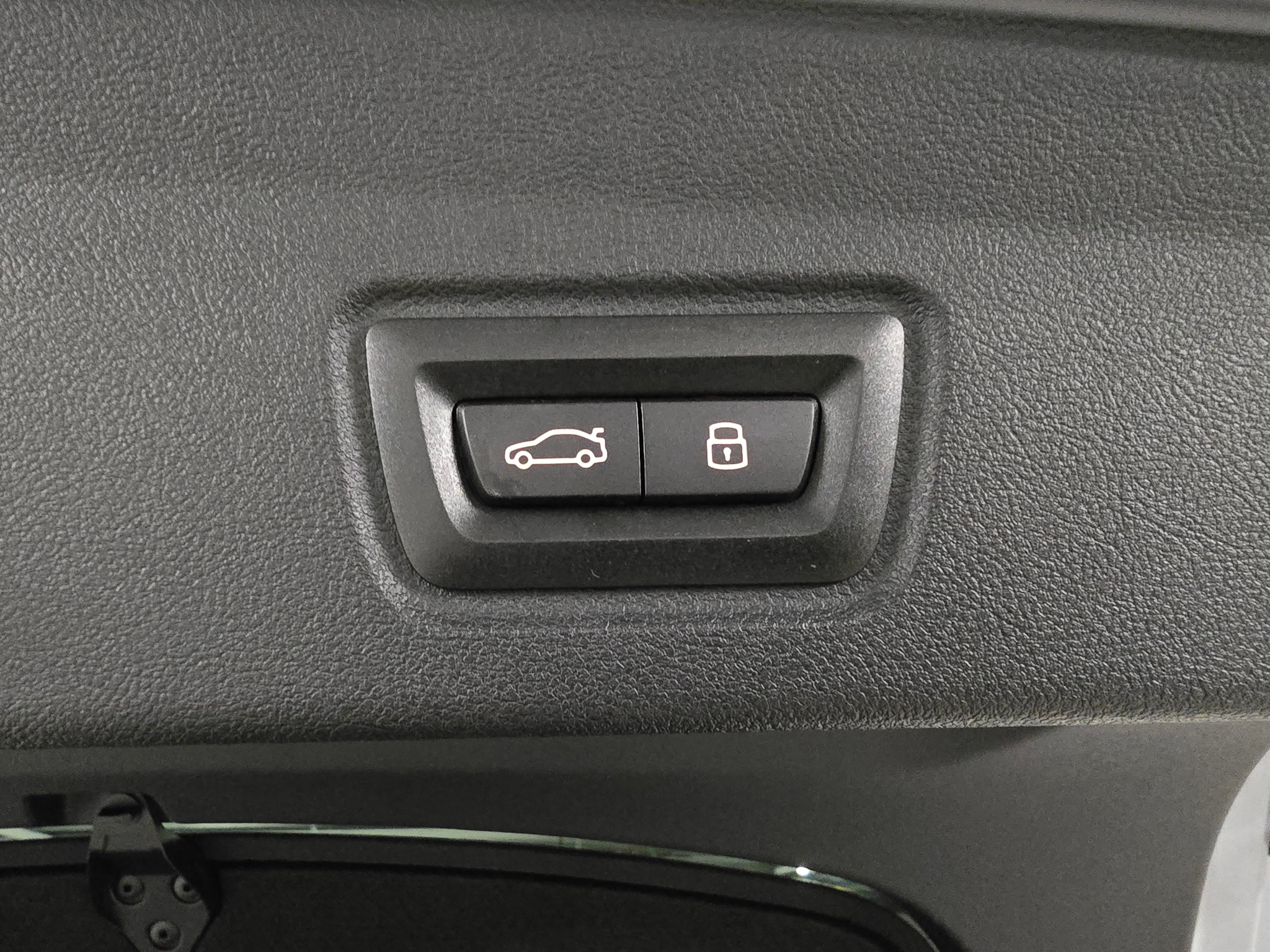 listing desktop thumbnail image 28