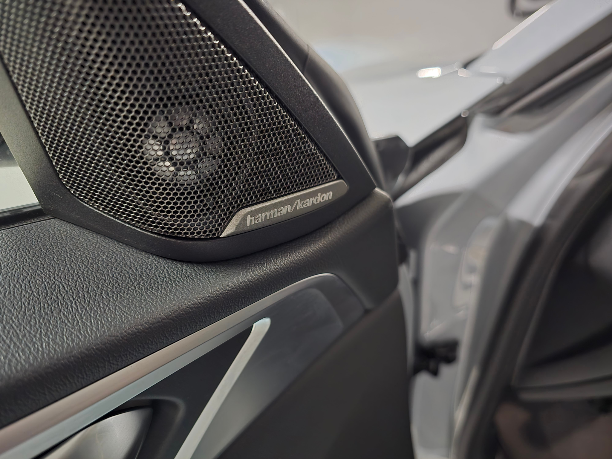 listing desktop thumbnail image 23