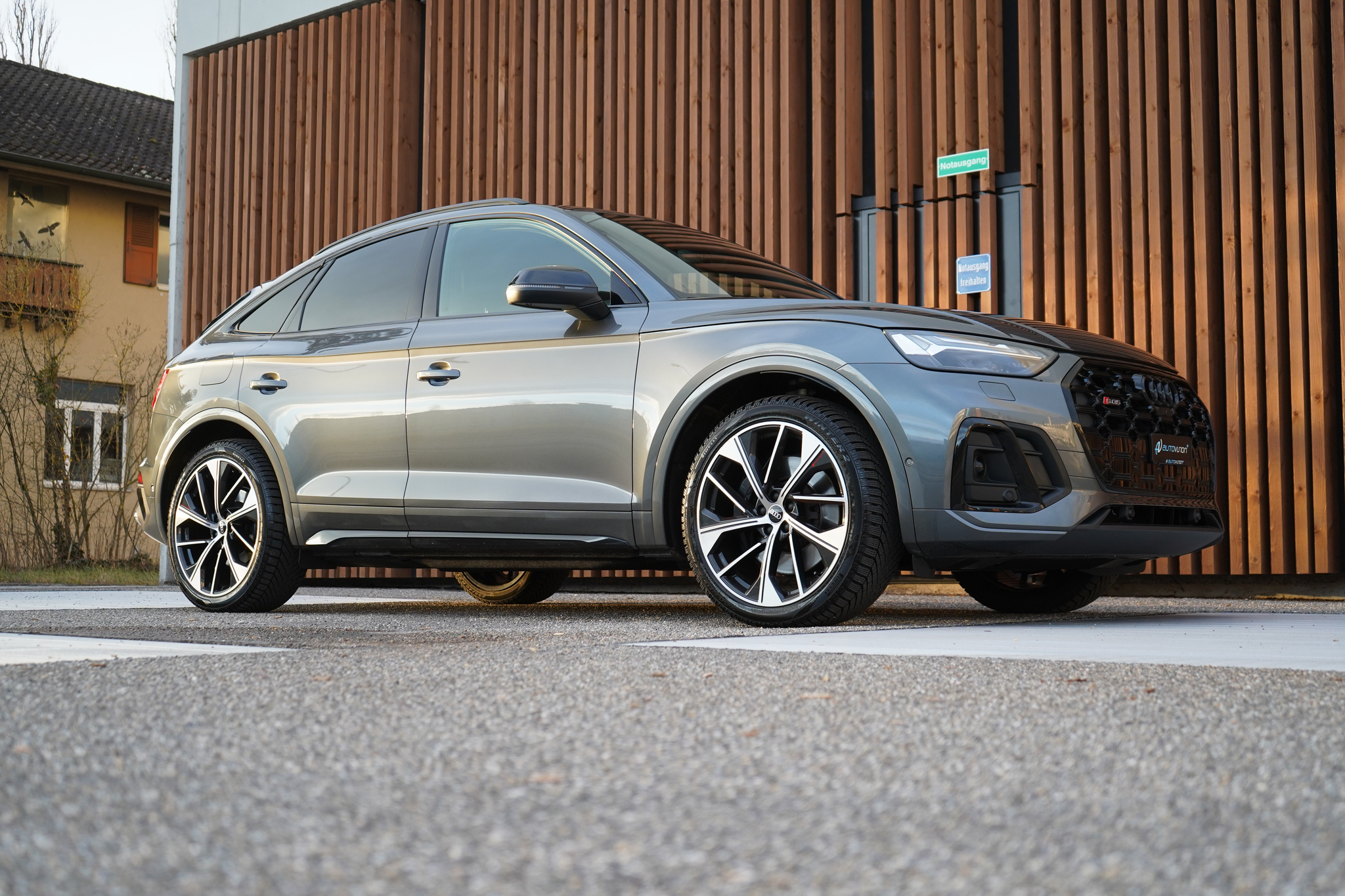 listing desktop thumbnail image 6