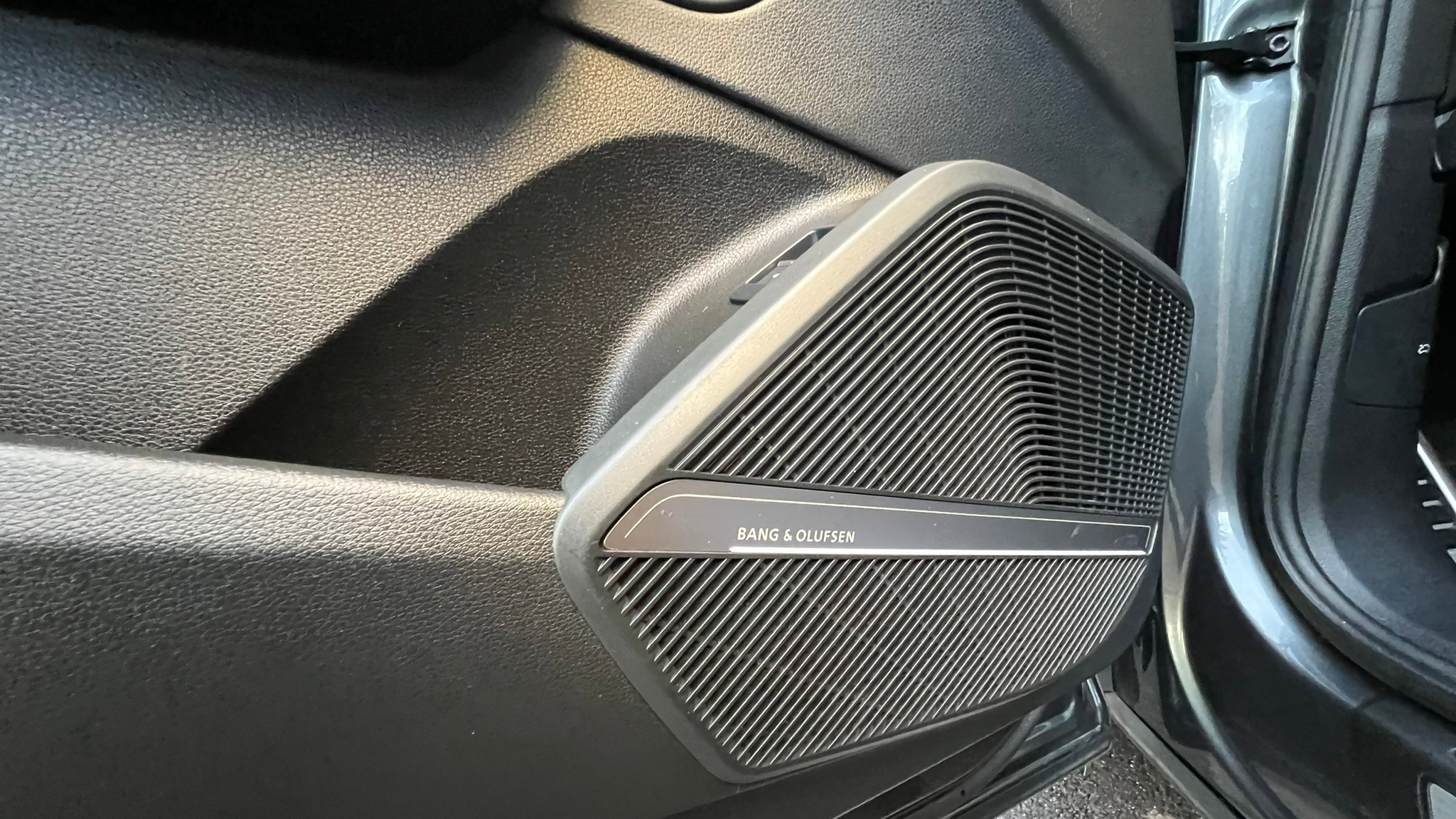 listing desktop thumbnail image 25