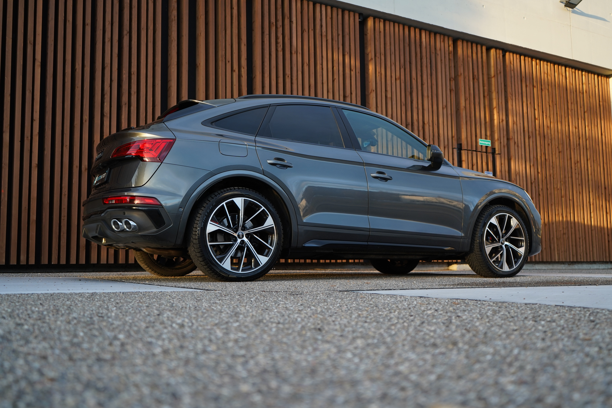 listing desktop thumbnail image 9