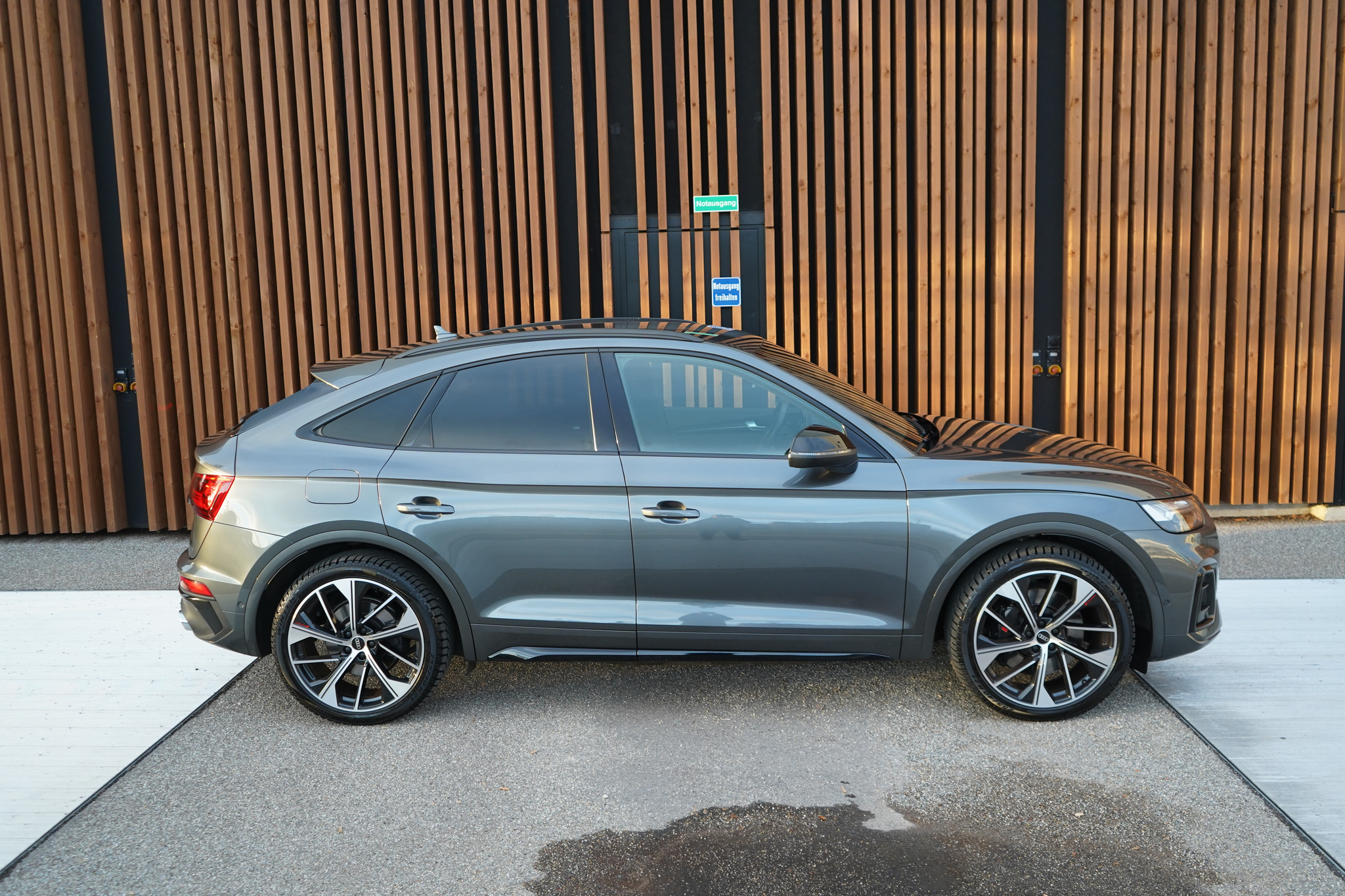 listing desktop thumbnail image 4