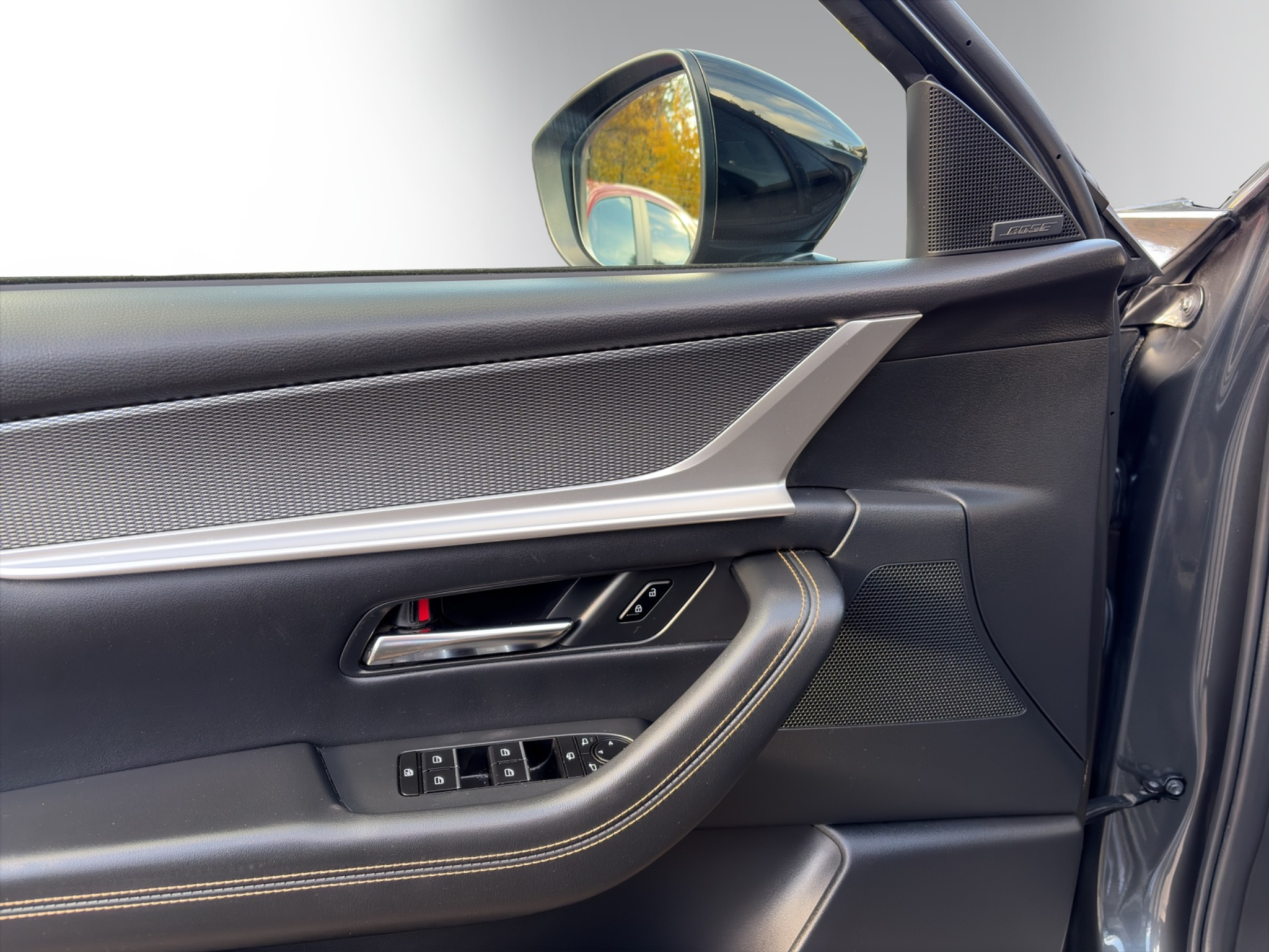 listing desktop thumbnail image 7