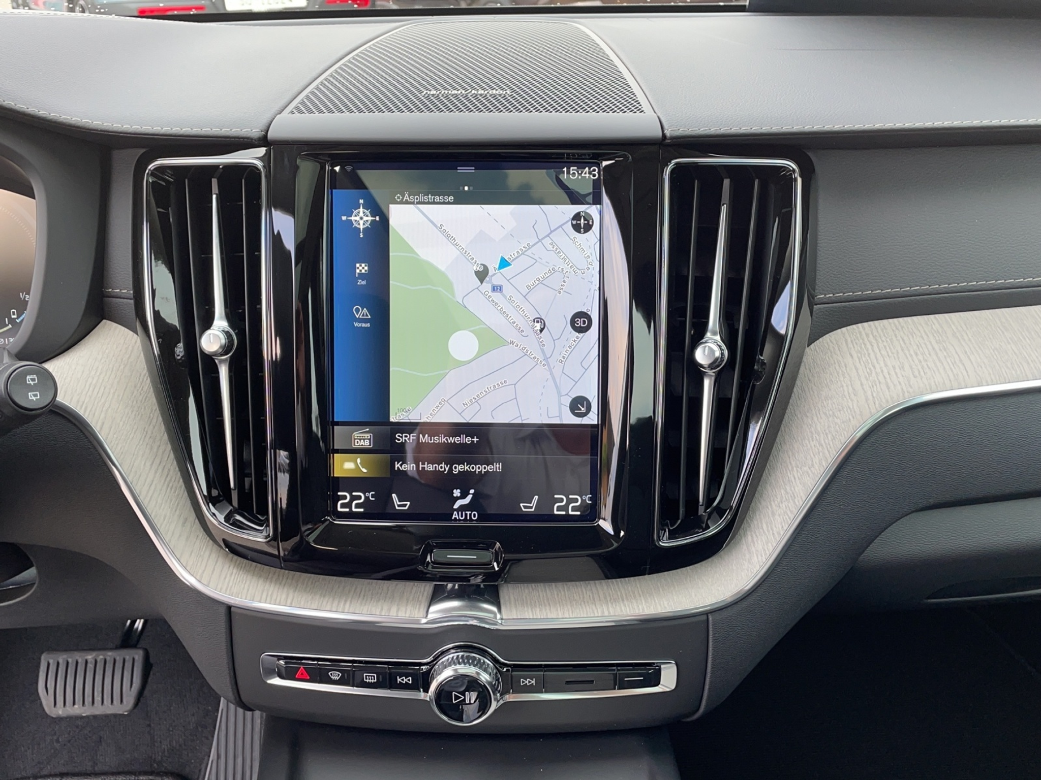 listing desktop thumbnail image 11