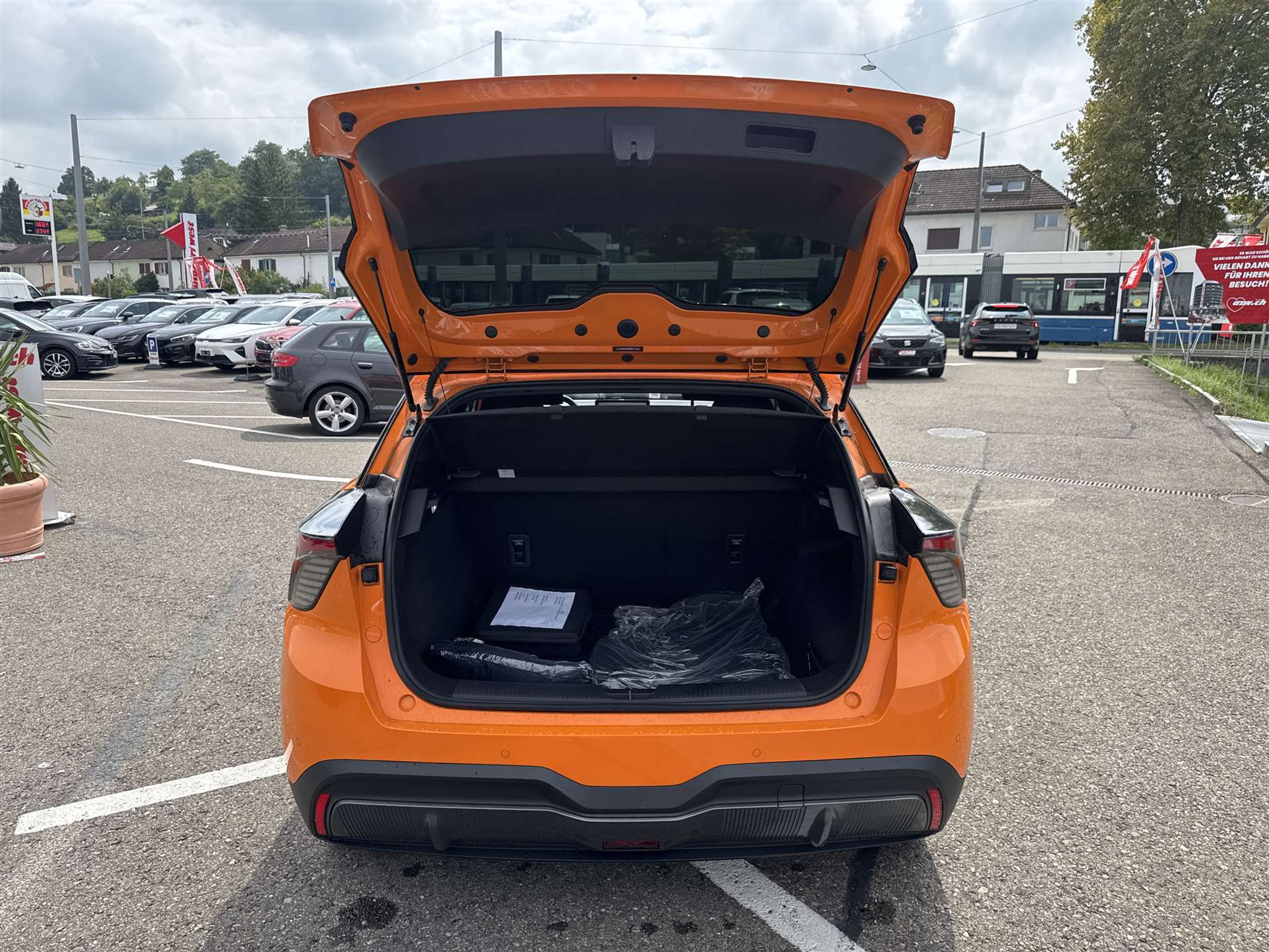 listing desktop thumbnail image 10