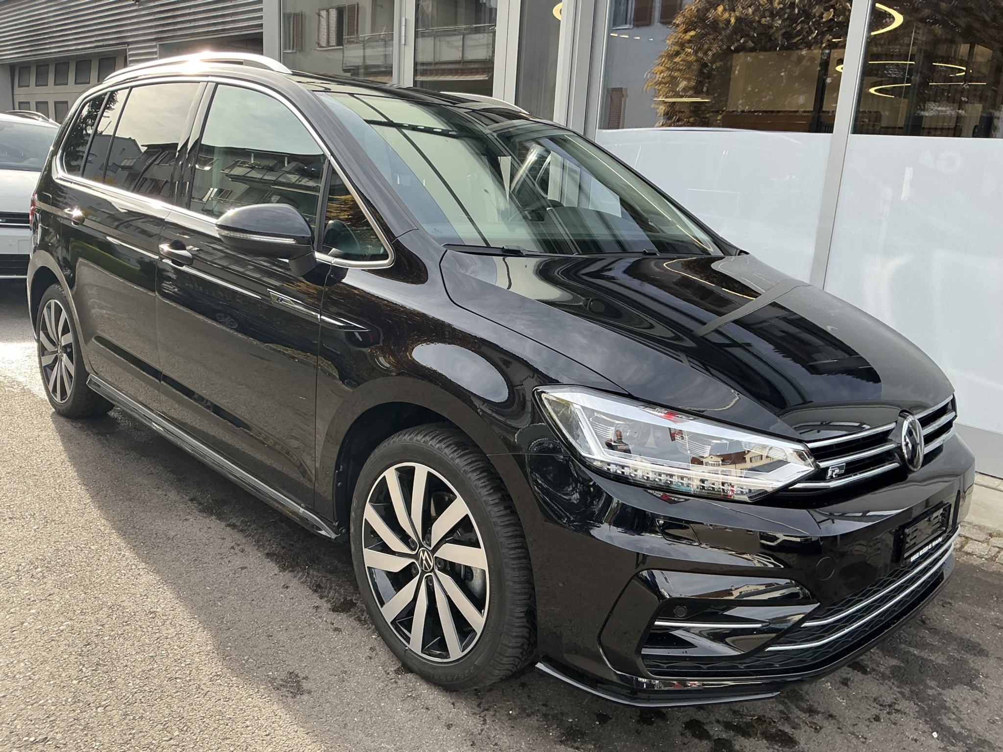 listing desktop thumbnail image 2