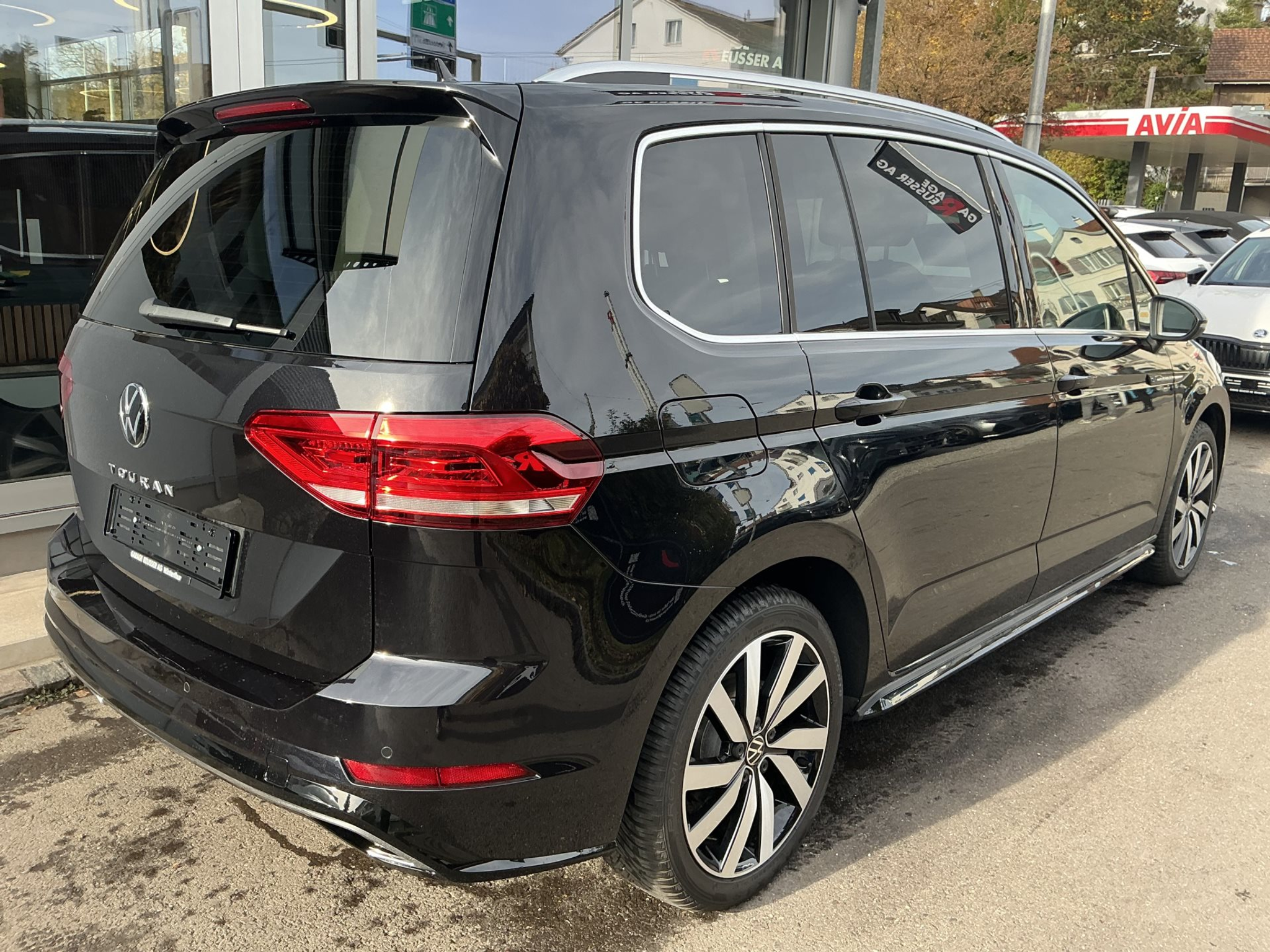 listing desktop thumbnail image 3