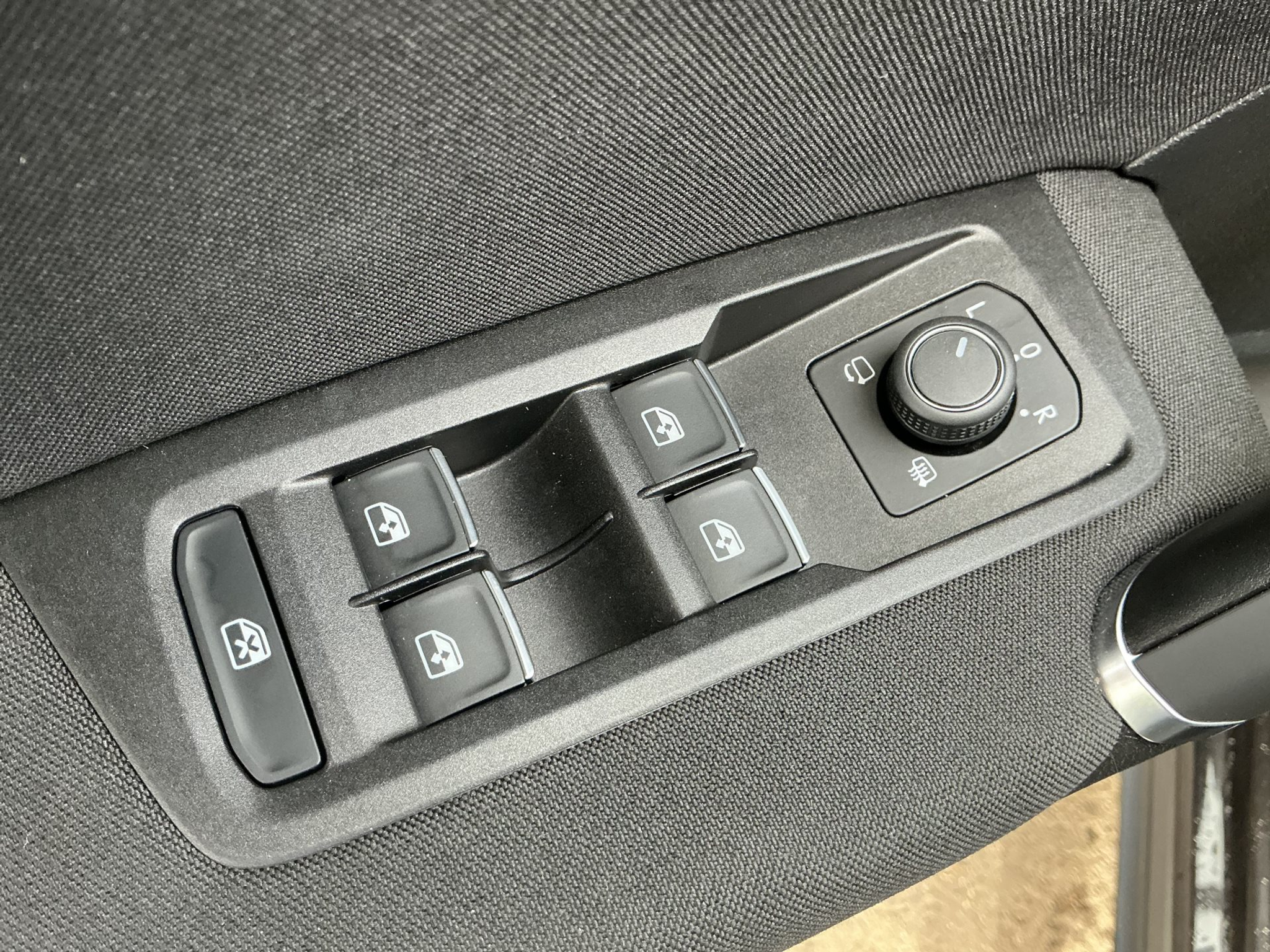 listing desktop thumbnail image 24