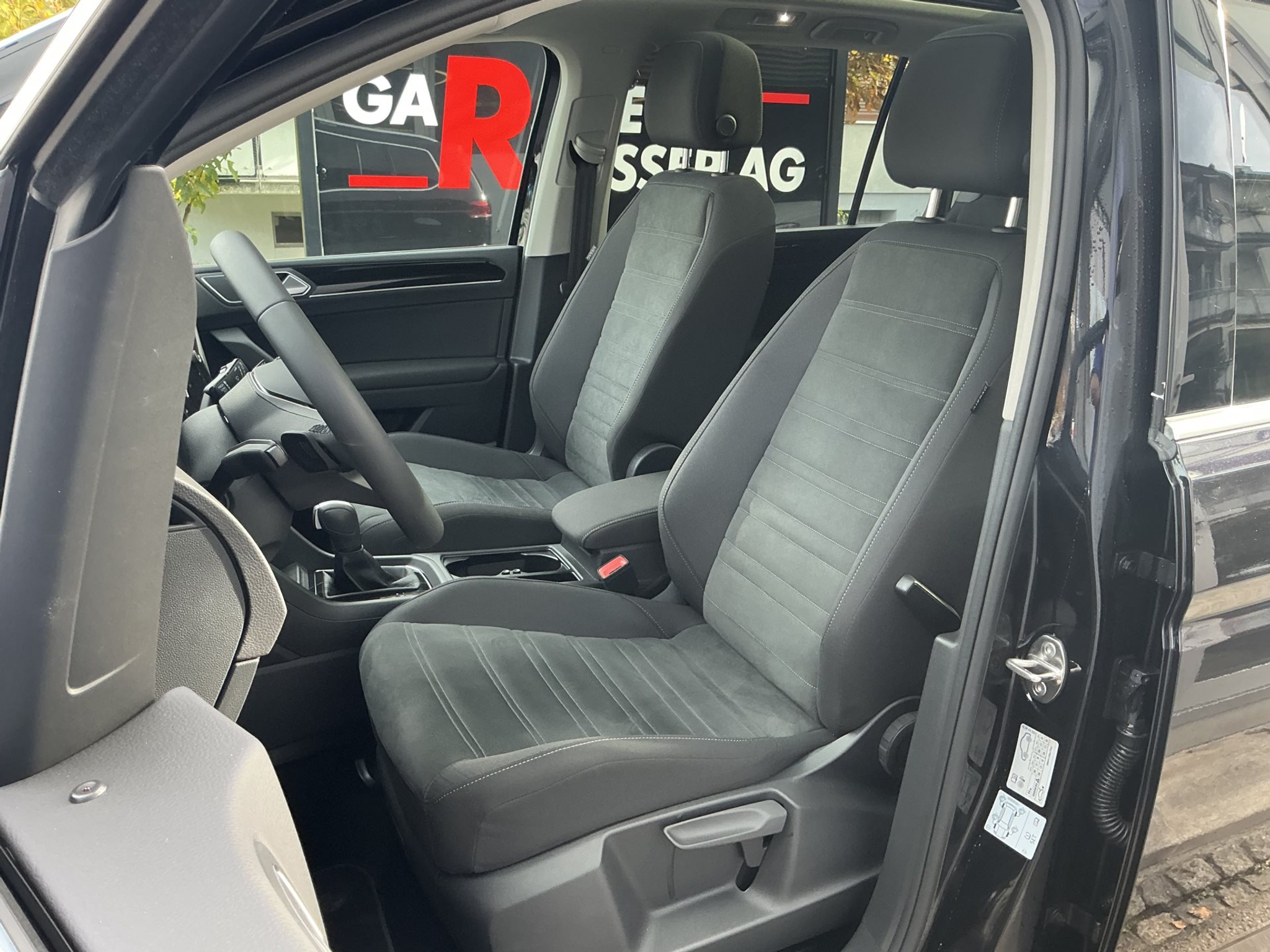 listing desktop thumbnail image 7