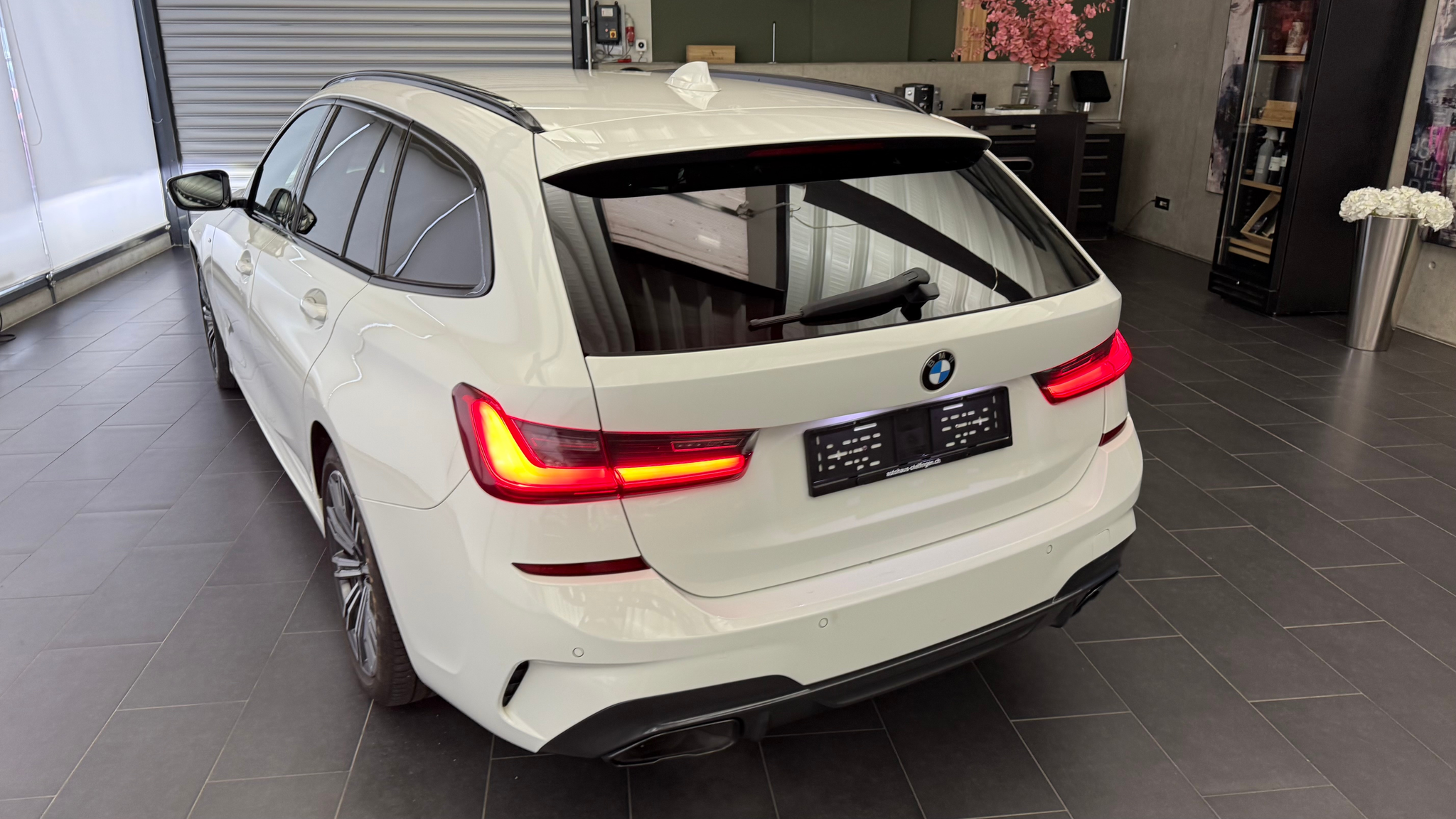 listing desktop thumbnail image 8