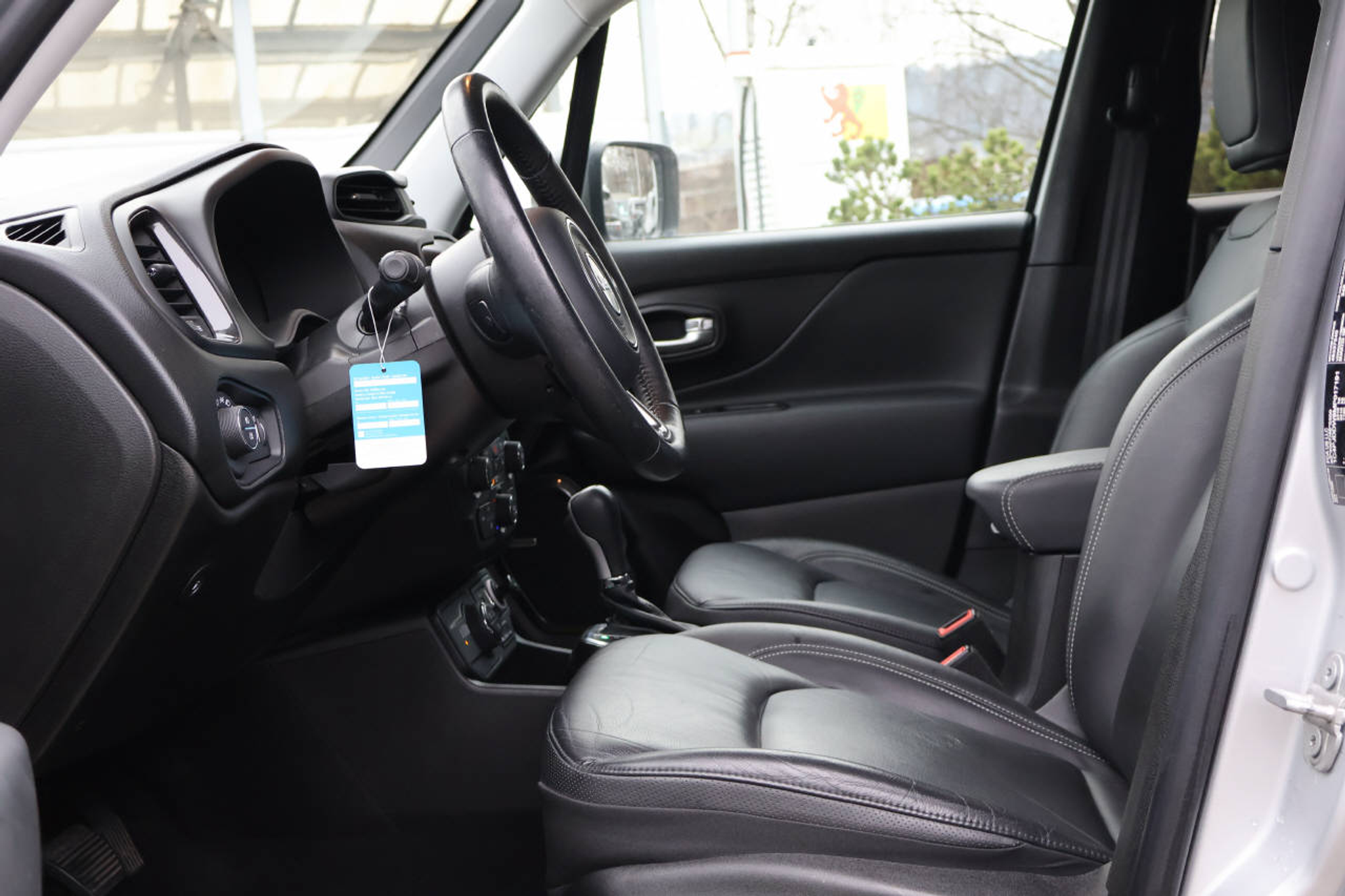 listing desktop thumbnail image 9