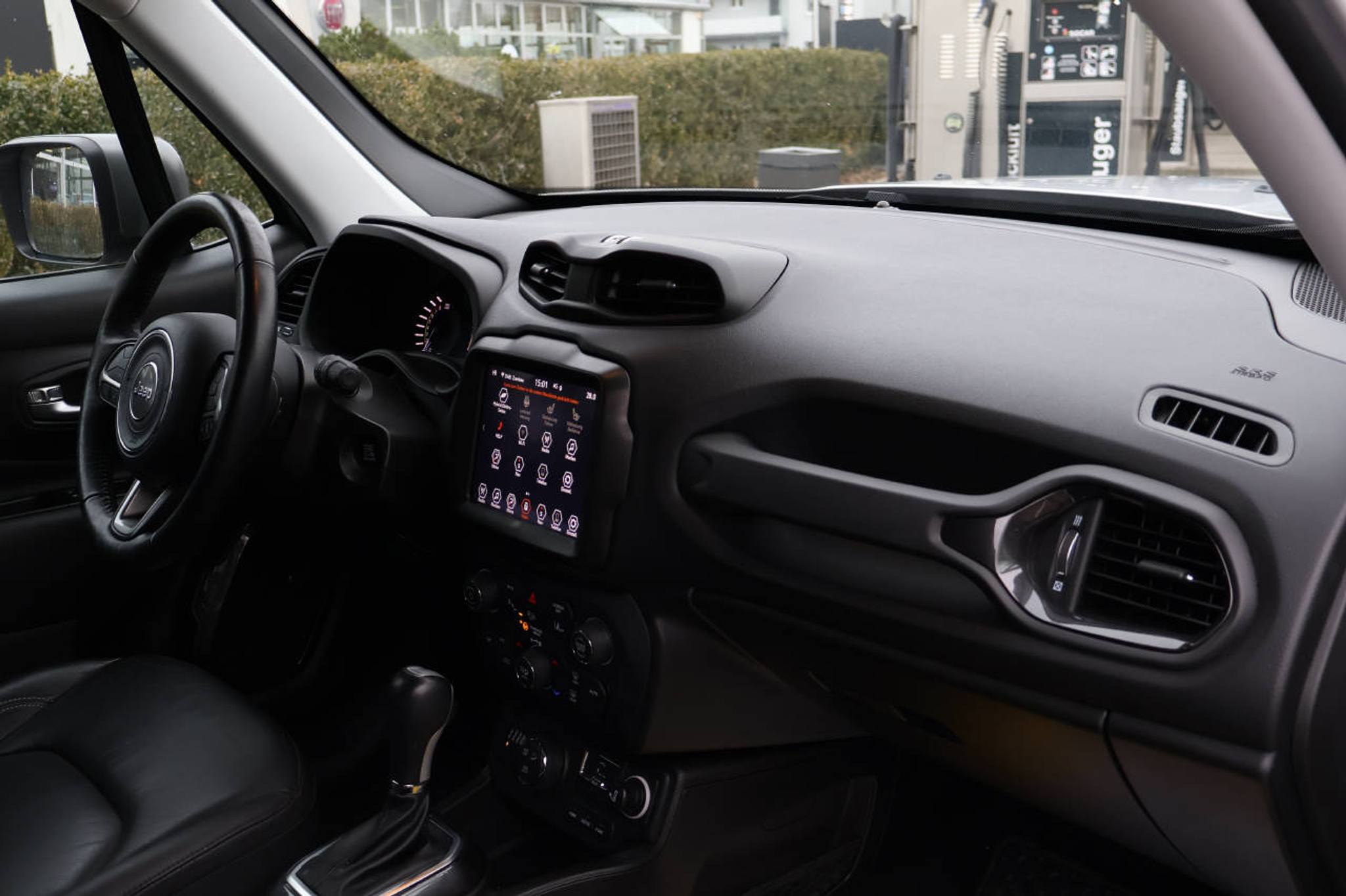 listing desktop thumbnail image 11