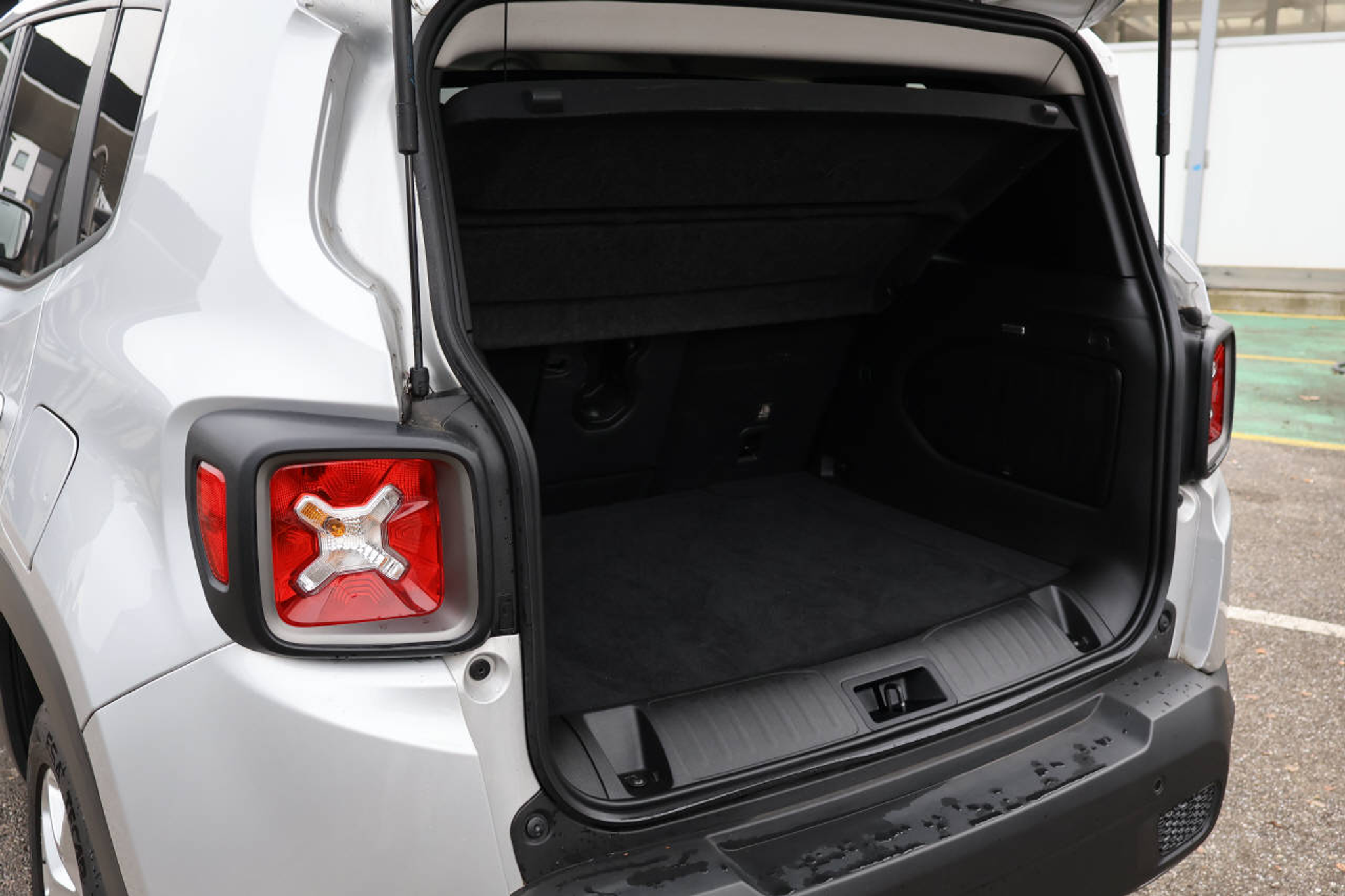 listing desktop thumbnail image 4