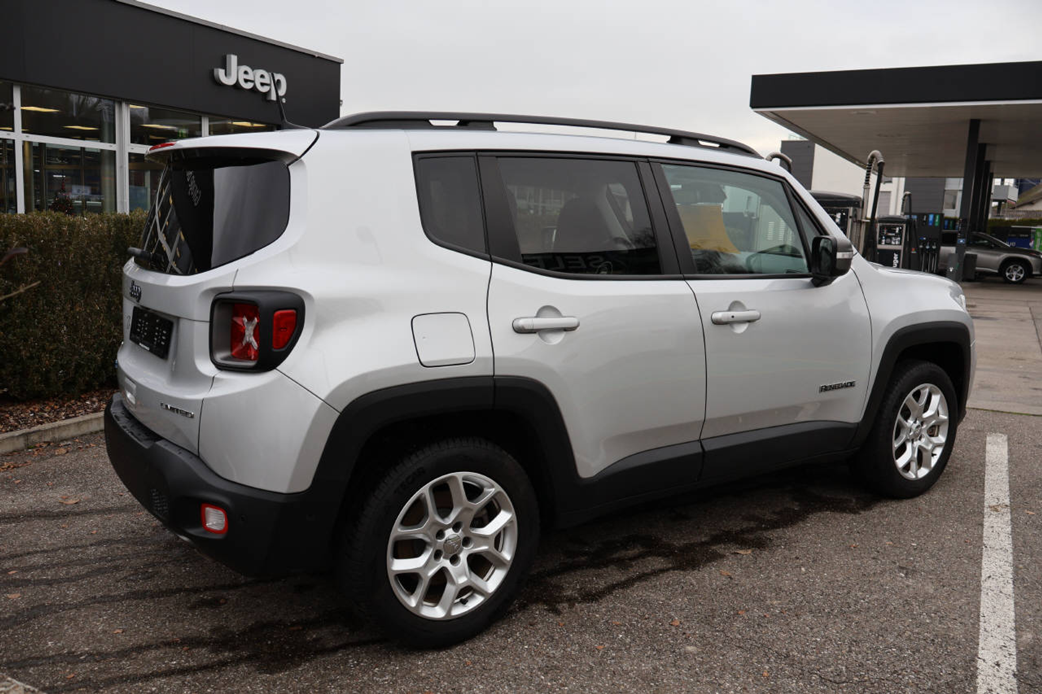 listing desktop thumbnail image 2