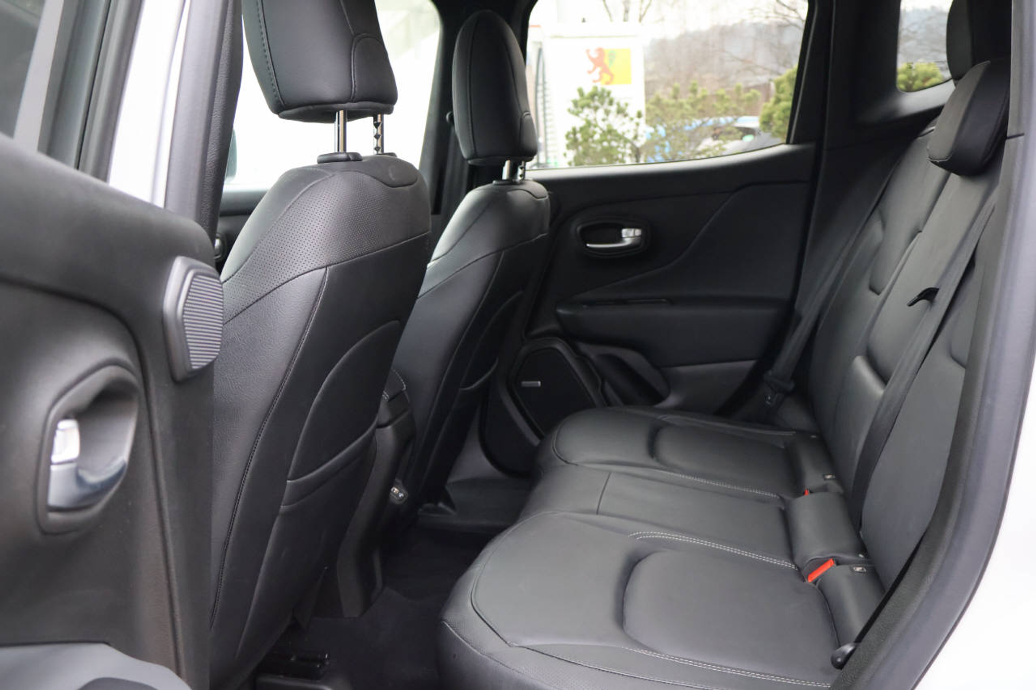 listing desktop thumbnail image 15