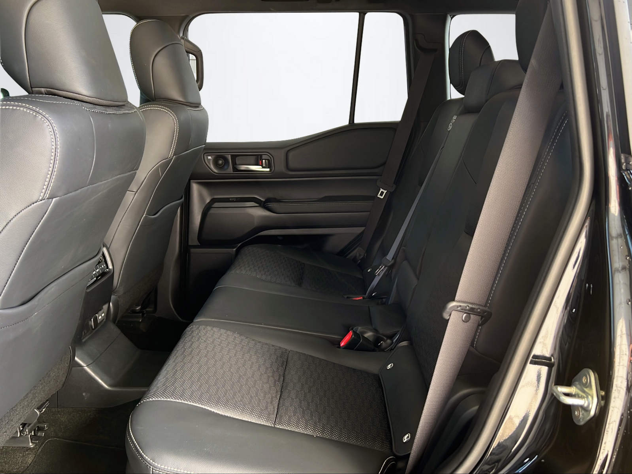 listing desktop thumbnail image 10