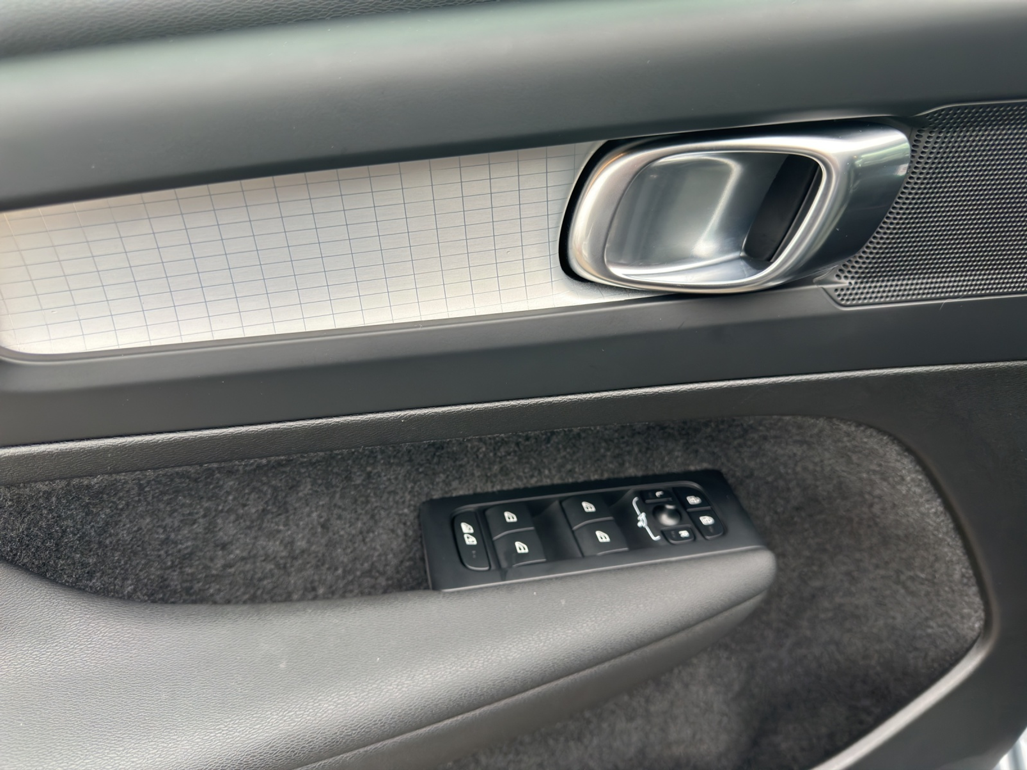 listing desktop thumbnail image 11