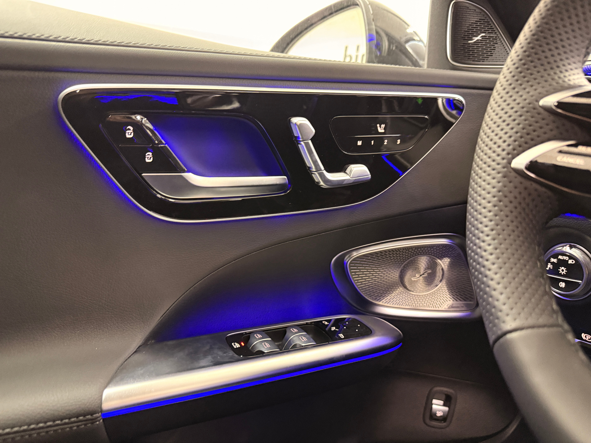 listing desktop thumbnail image 16