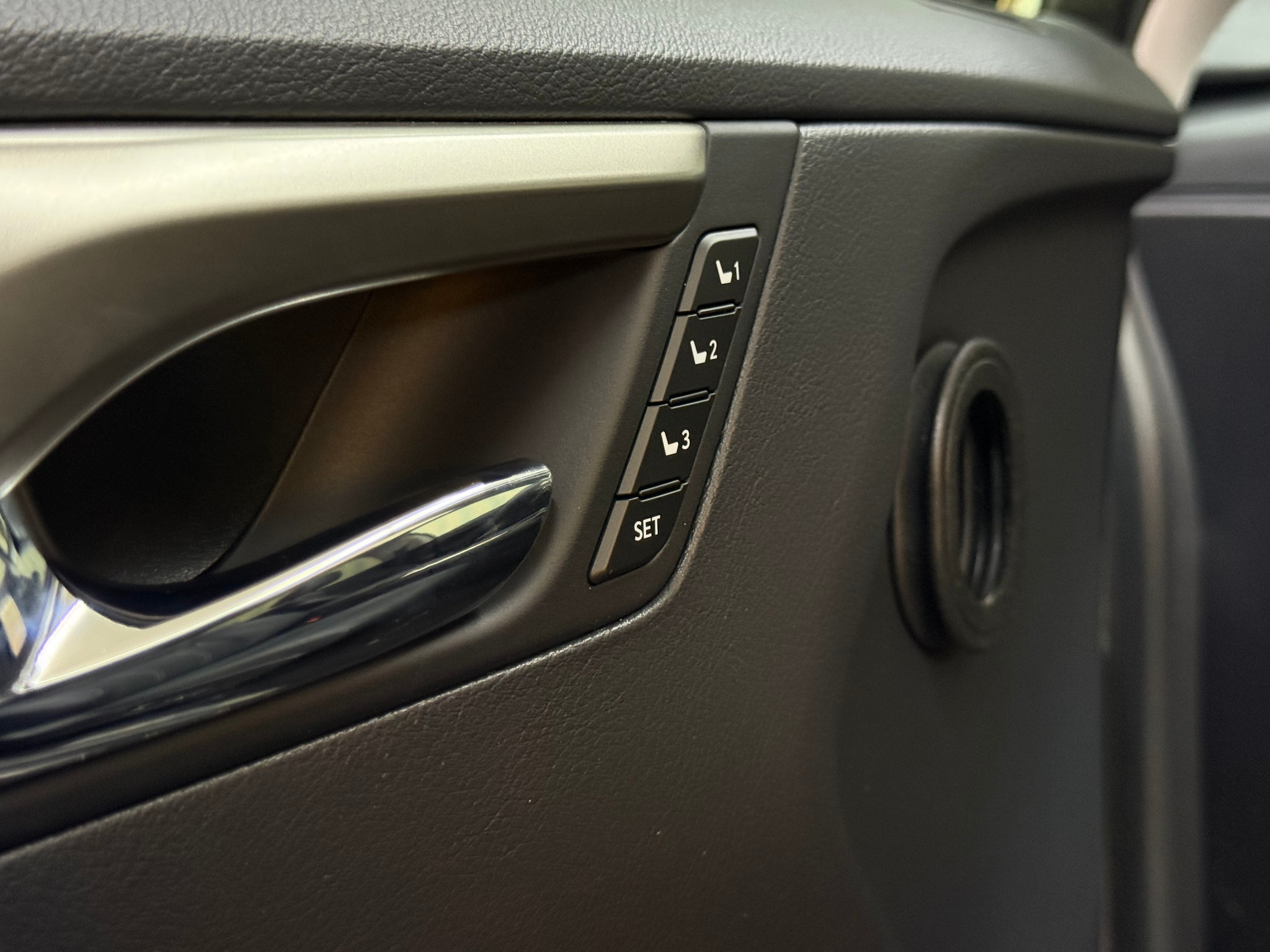 listing desktop thumbnail image 17