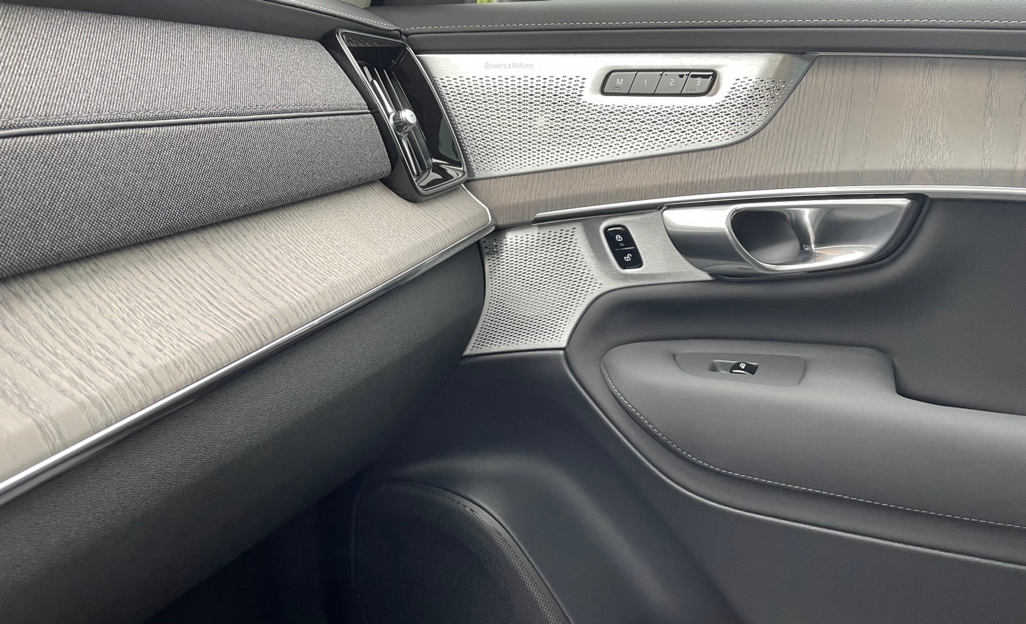 listing desktop thumbnail image 15