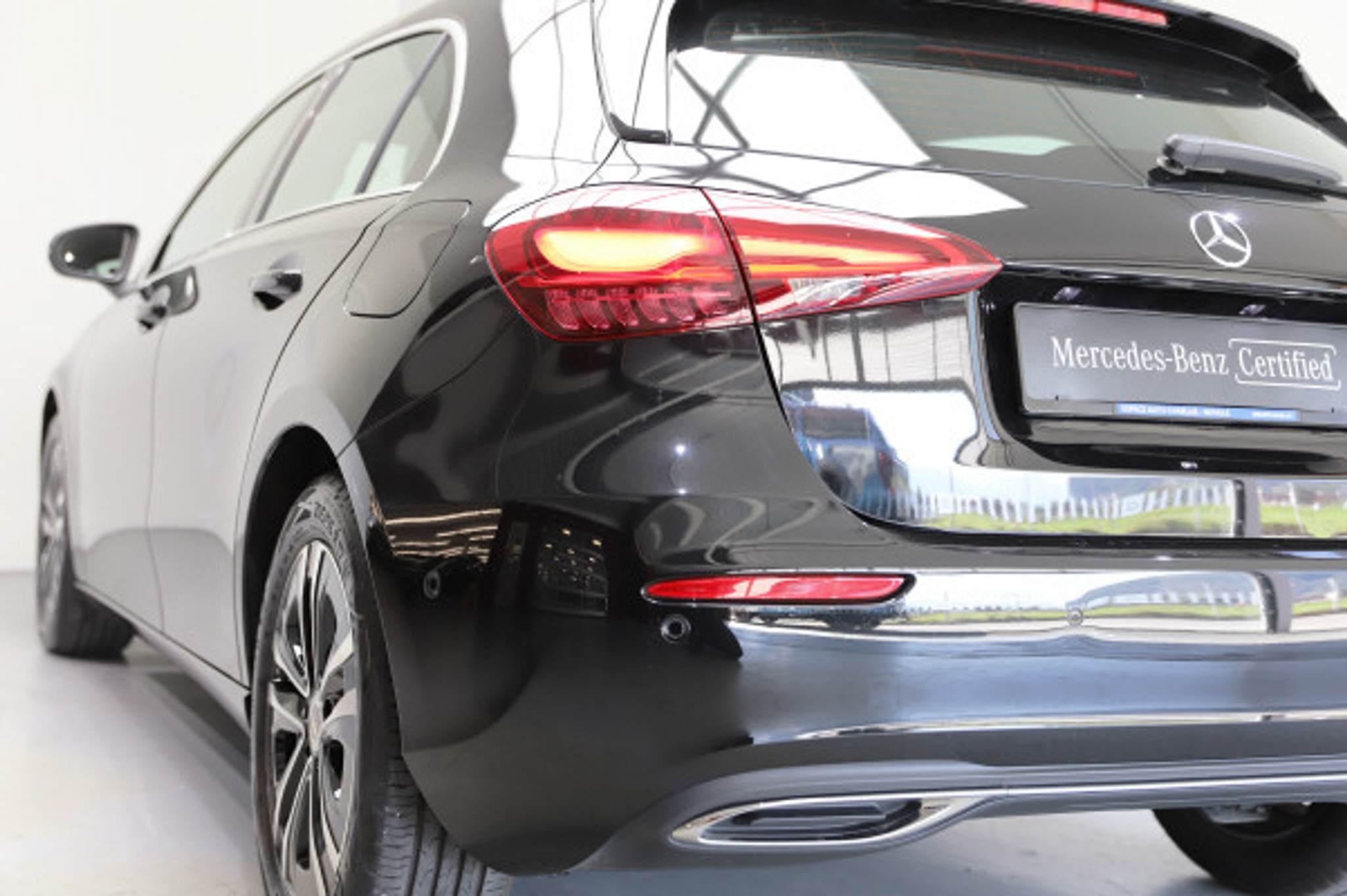 listing desktop thumbnail image 3