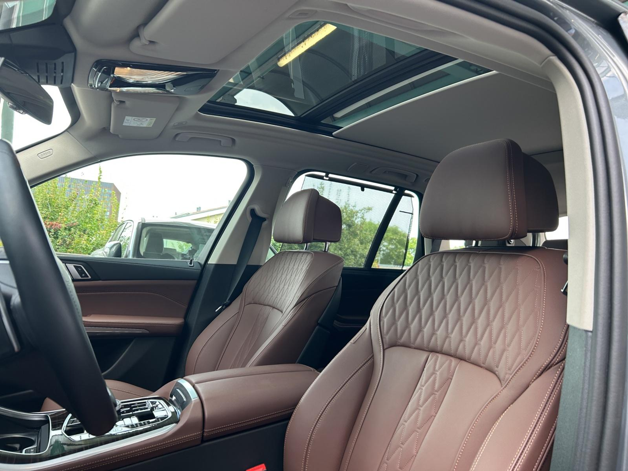 listing desktop thumbnail image 12