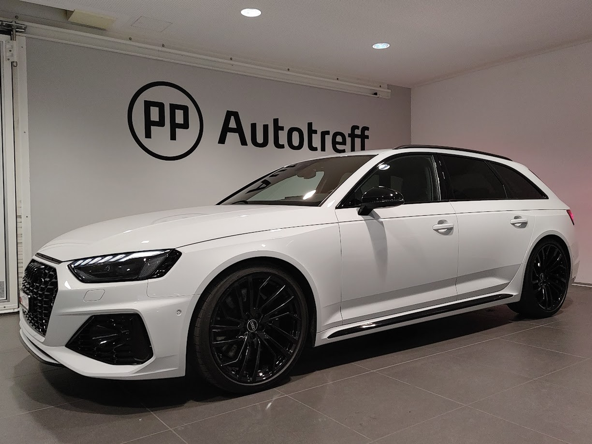 listing desktop thumbnail image 1