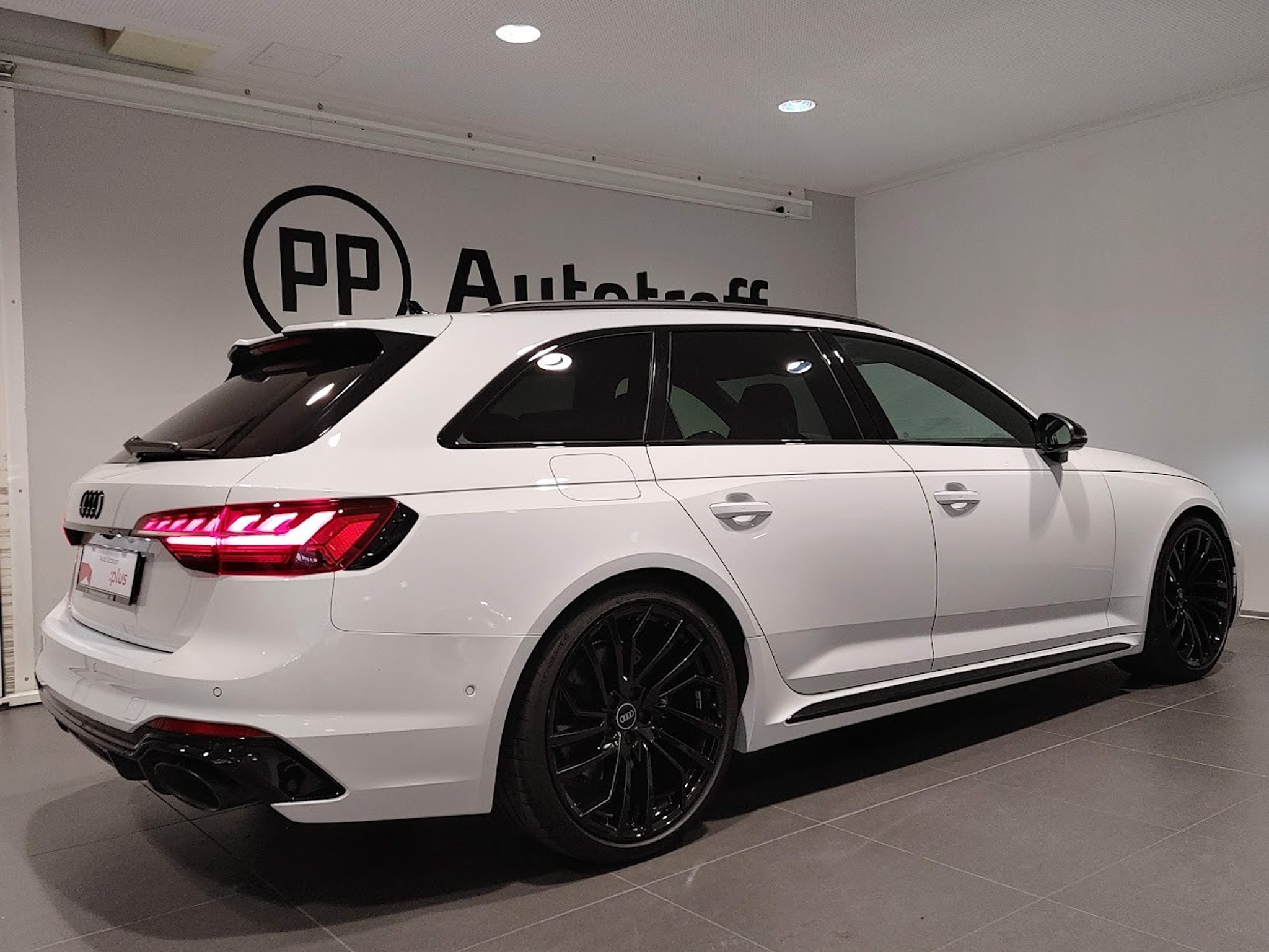 listing desktop thumbnail image 13