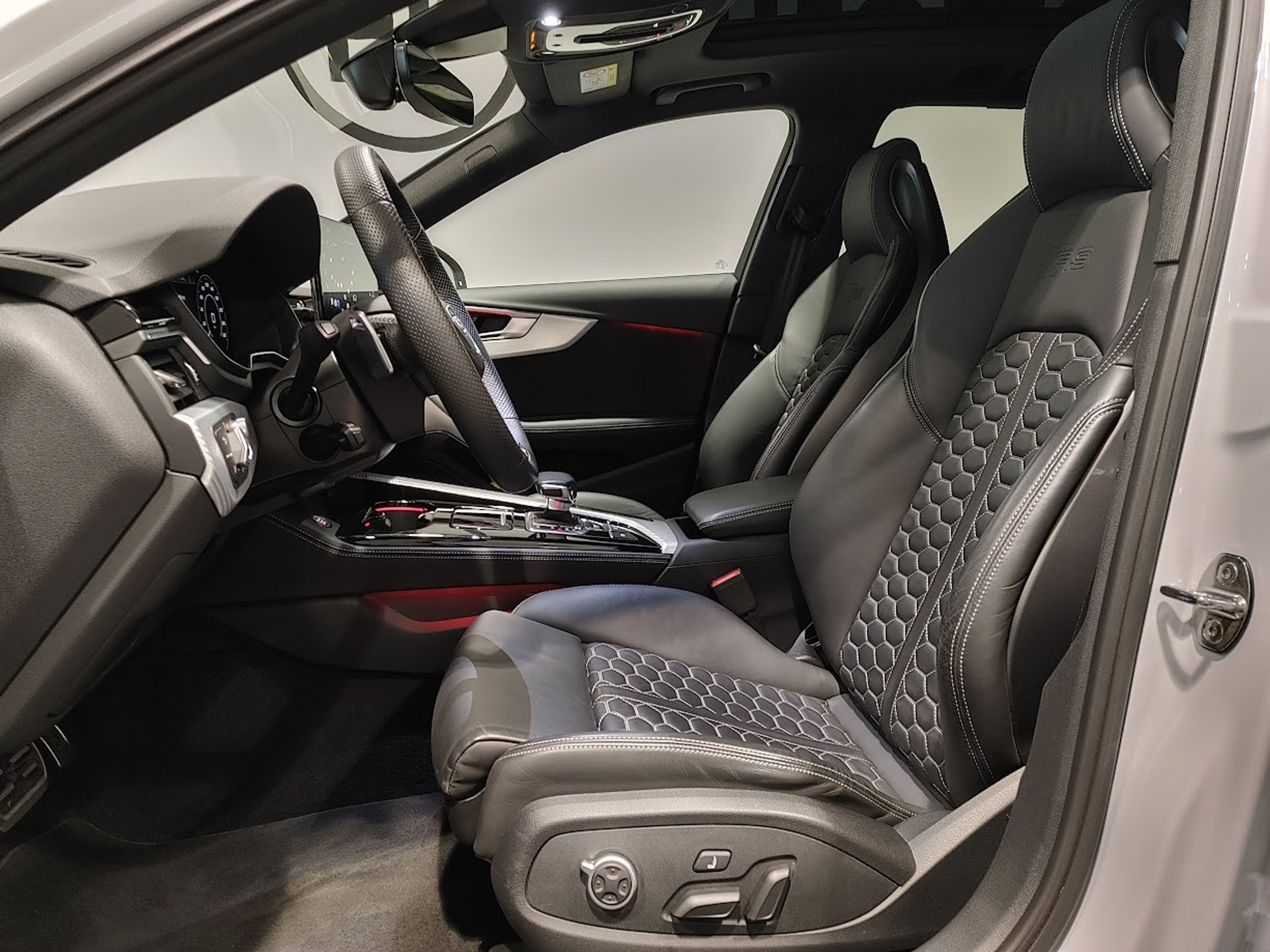 listing desktop thumbnail image 3