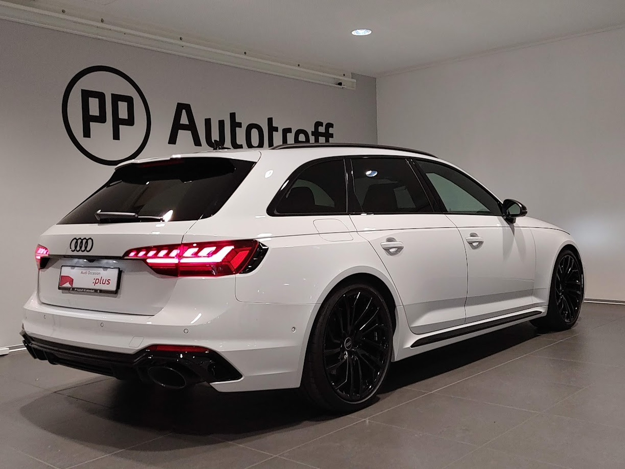 listing desktop thumbnail image 14