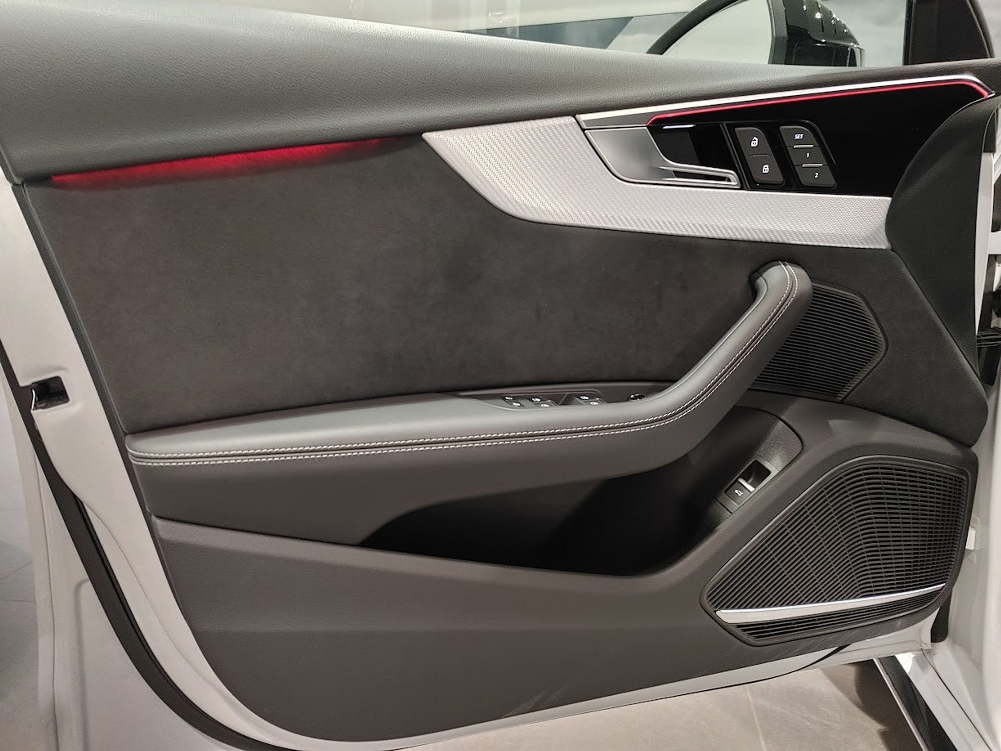 listing desktop thumbnail image 2