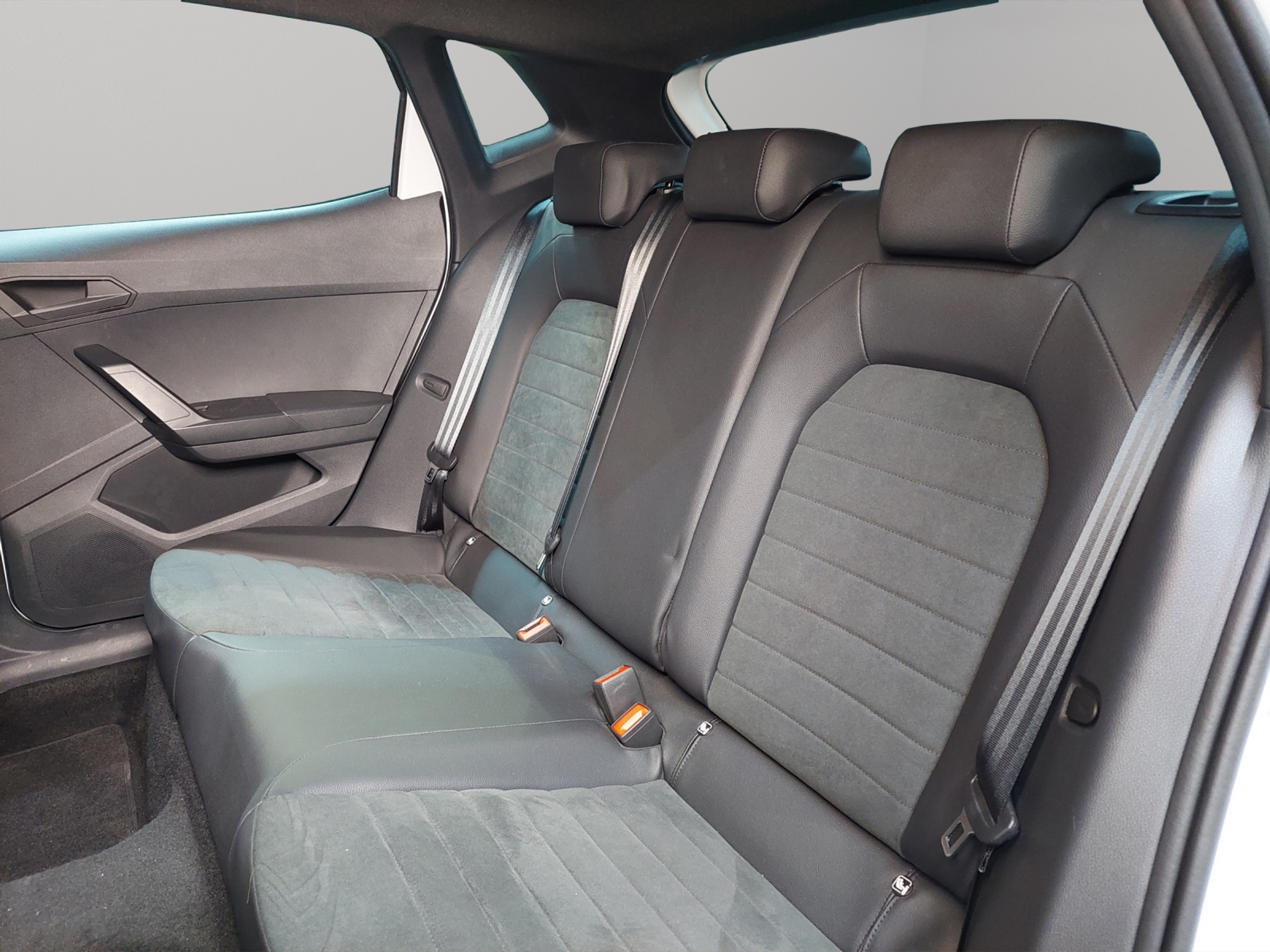 listing desktop thumbnail image 7