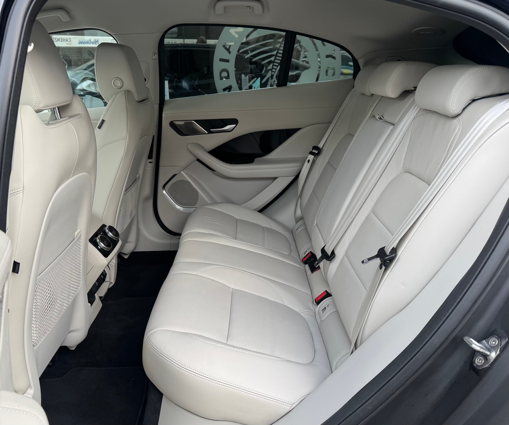 listing desktop thumbnail image 9