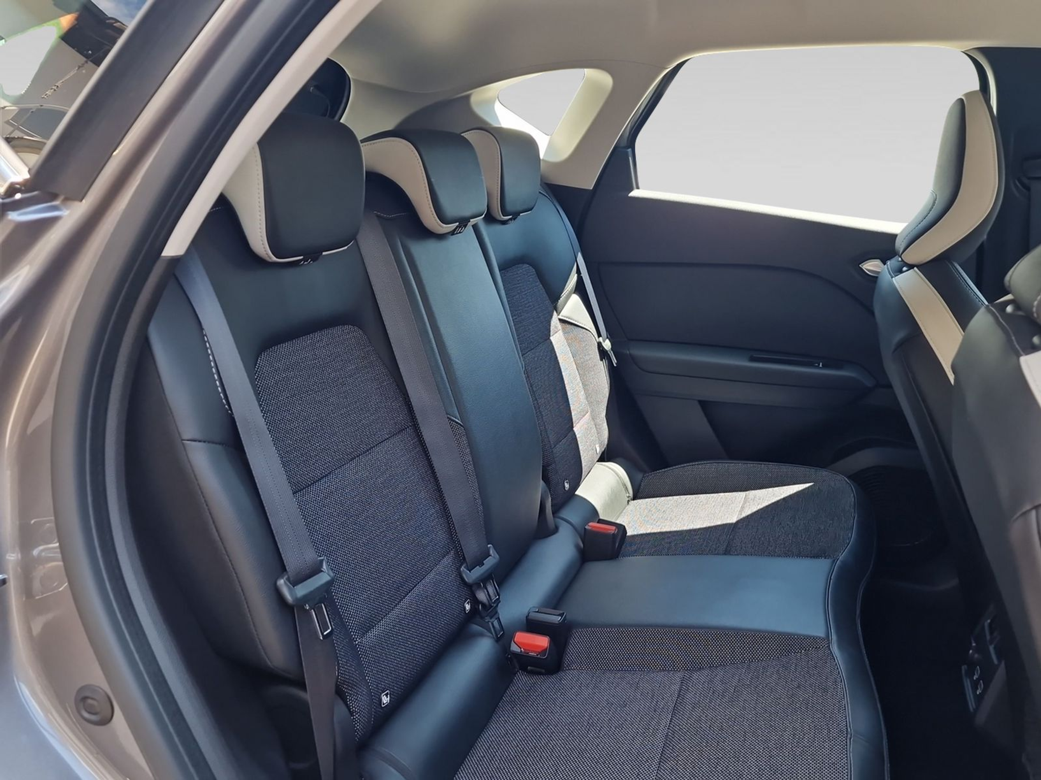 listing desktop thumbnail image 6