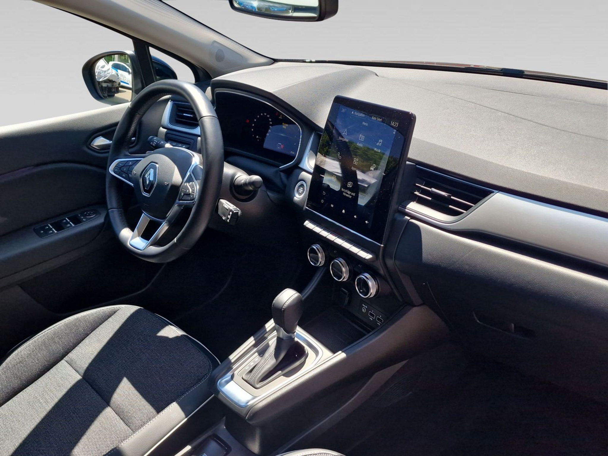 listing desktop thumbnail image 4