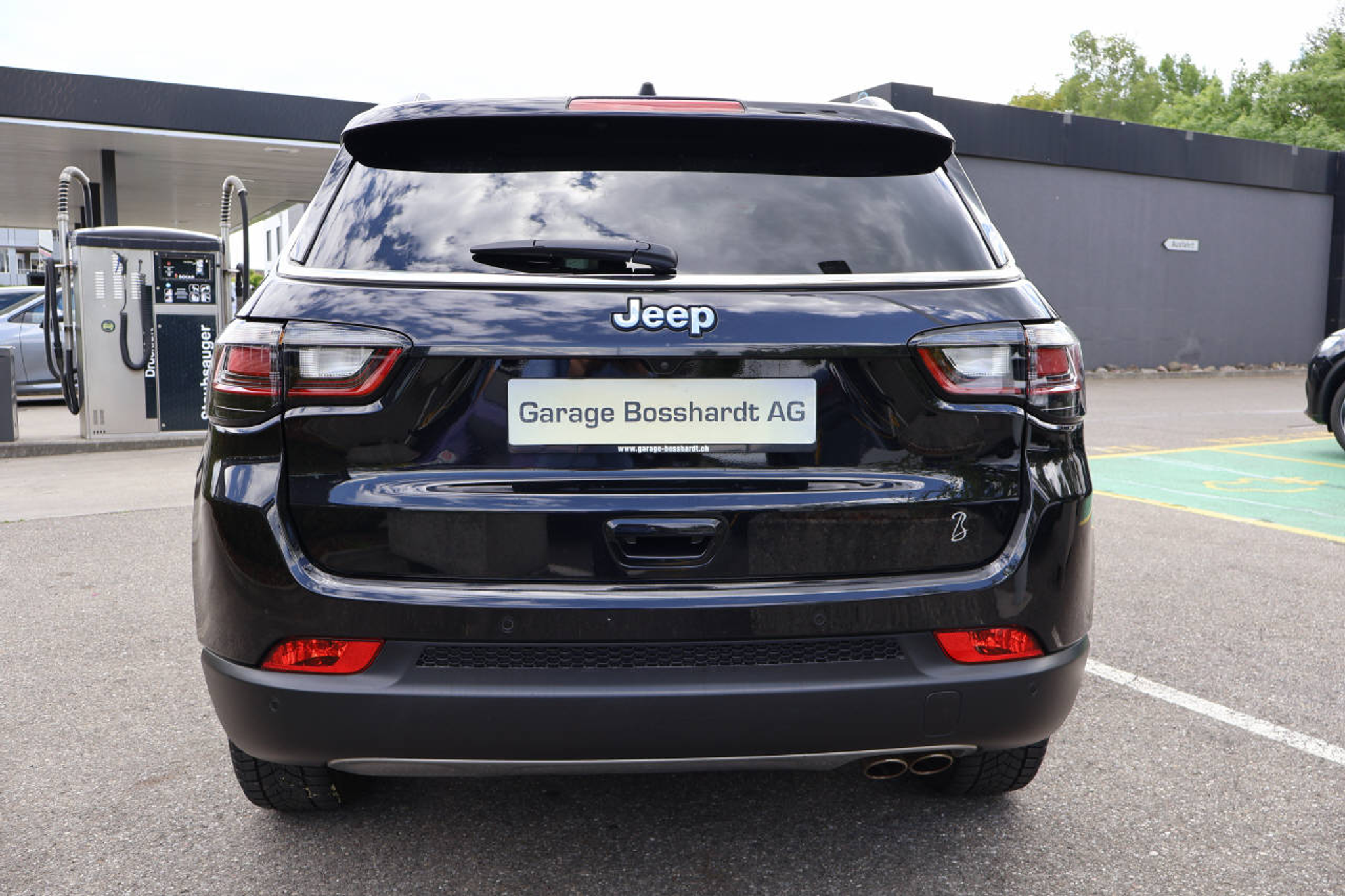 listing desktop thumbnail image 3