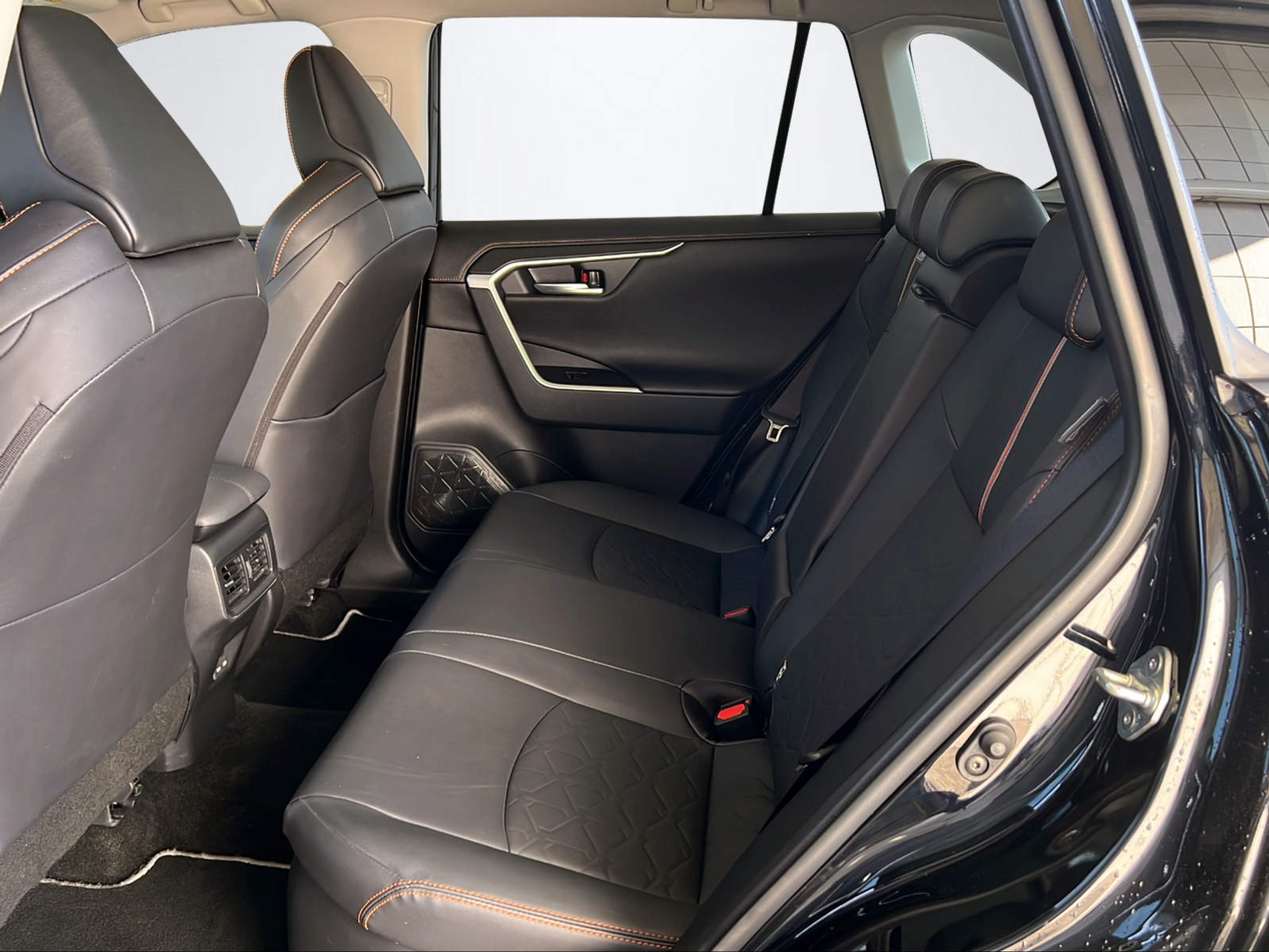 listing desktop thumbnail image 10