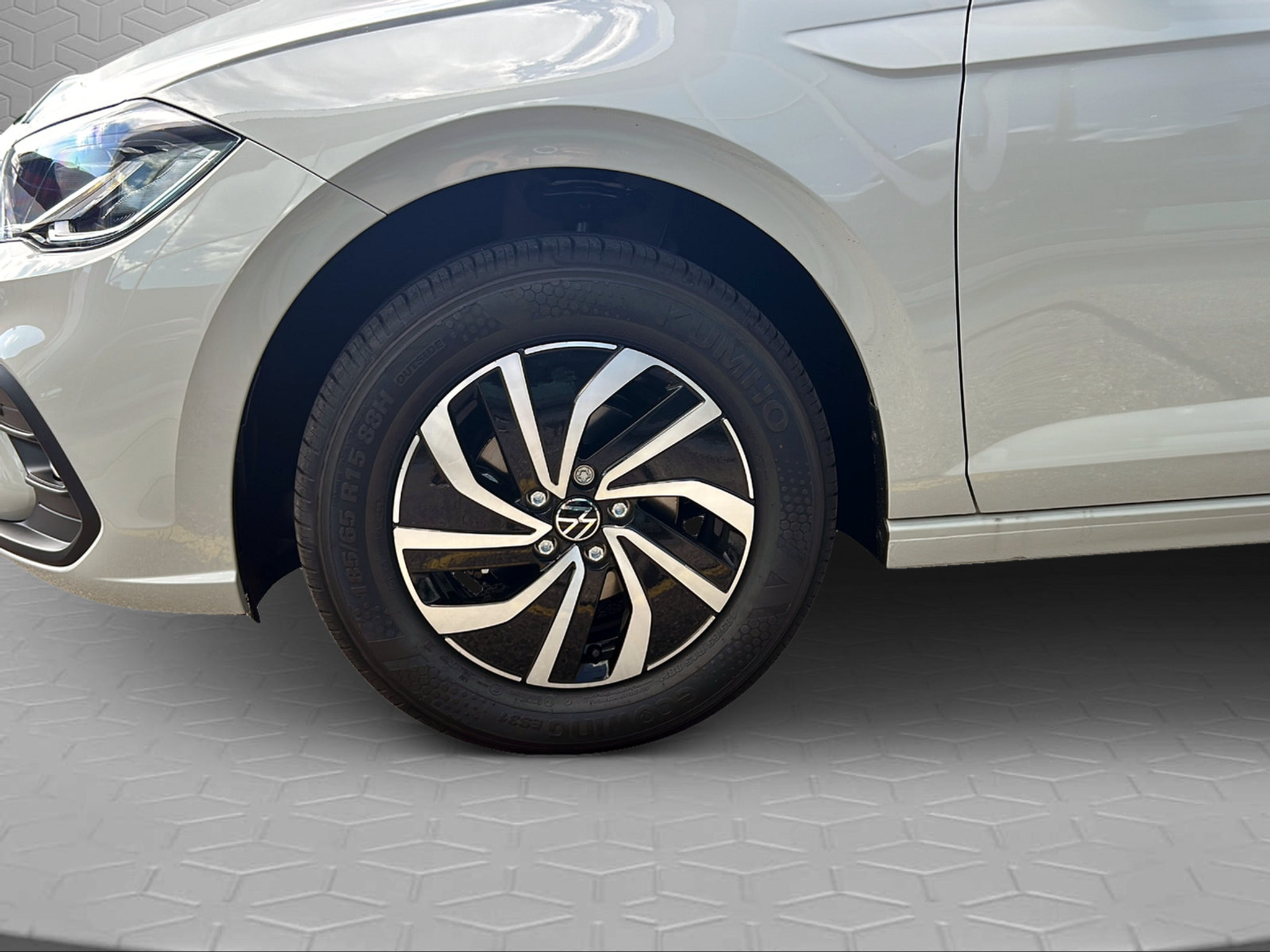 listing desktop thumbnail image 5