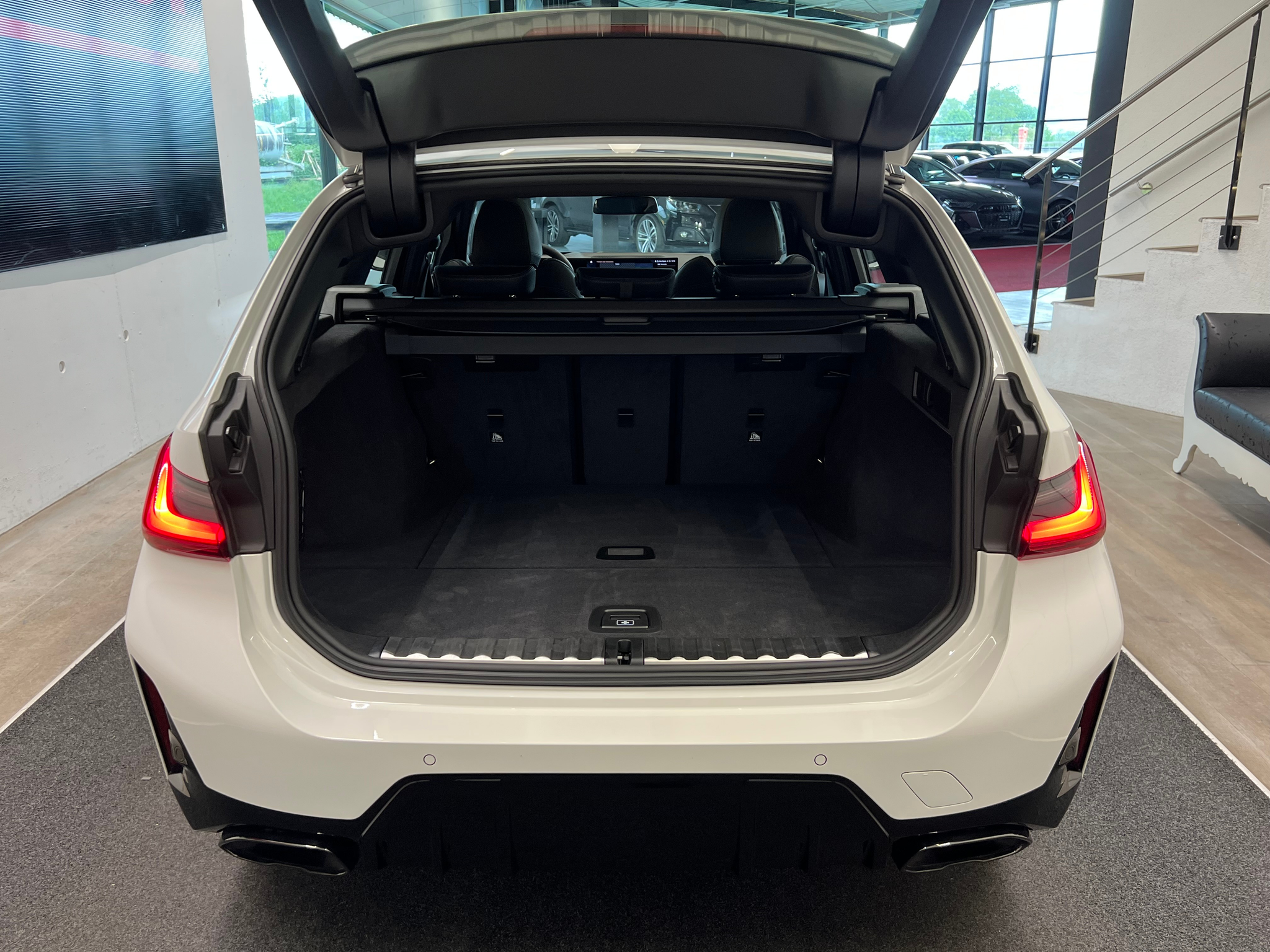 listing desktop thumbnail image 9