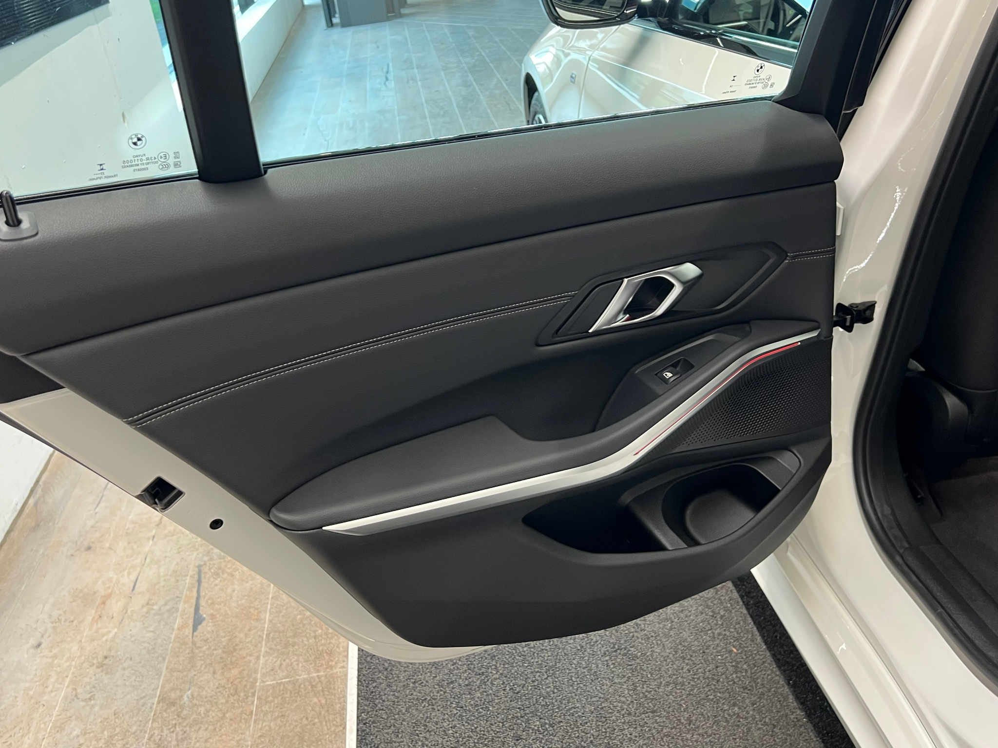 listing desktop thumbnail image 18