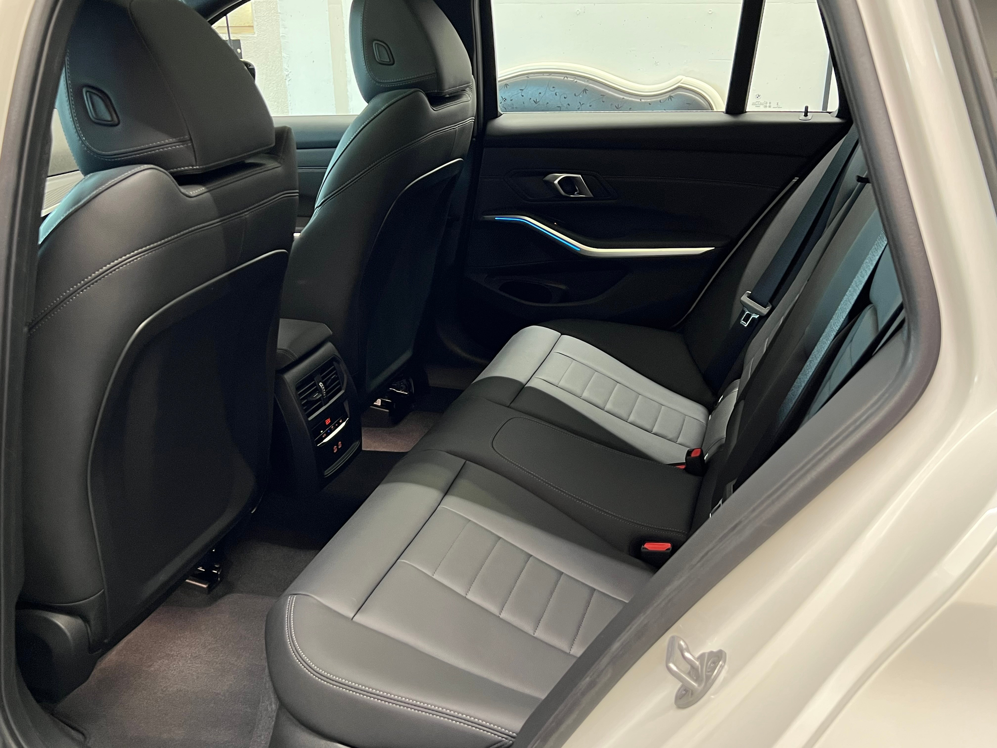 listing desktop thumbnail image 16