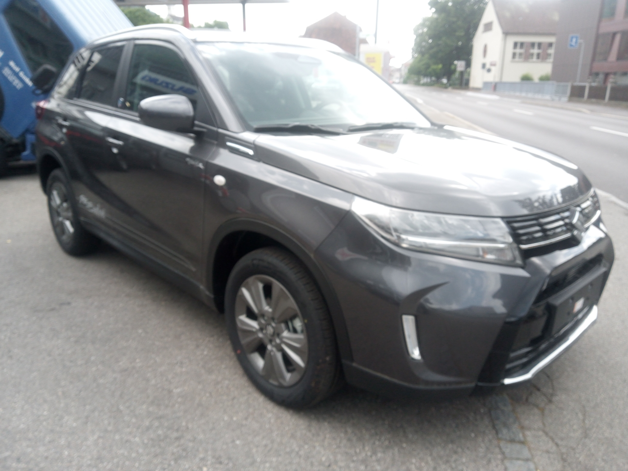 listing desktop thumbnail image 6