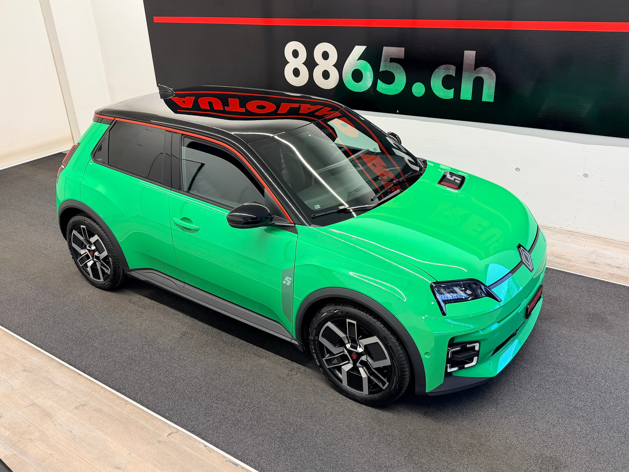 listing desktop thumbnail image 3