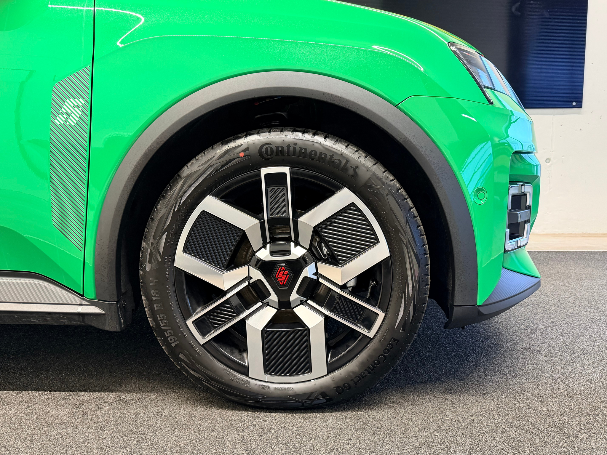 listing desktop thumbnail image 4