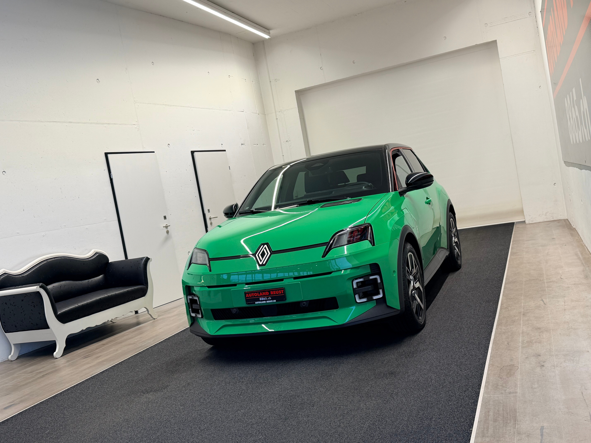 listing desktop thumbnail image 1