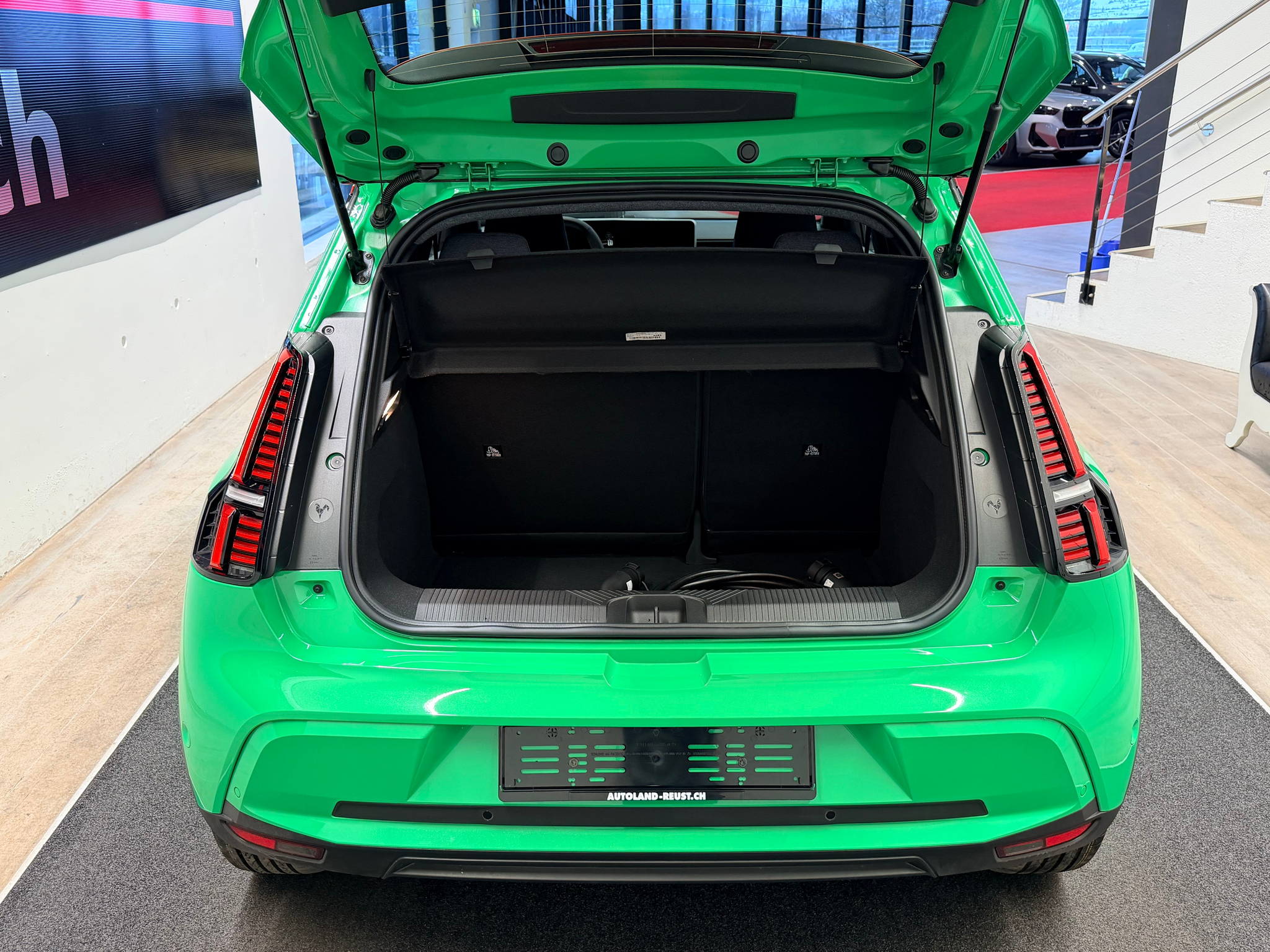 listing desktop thumbnail image 7