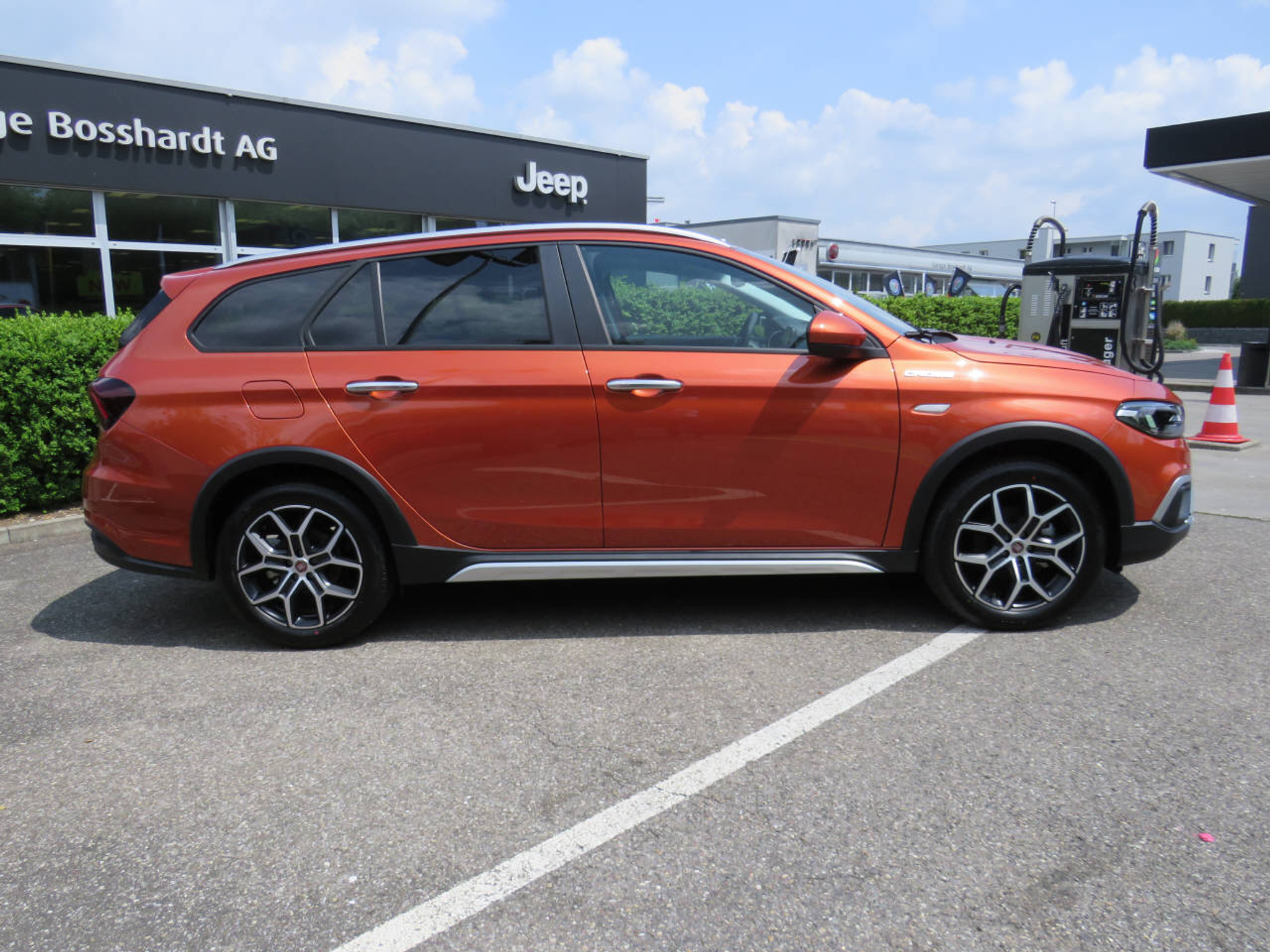 listing desktop thumbnail image 1