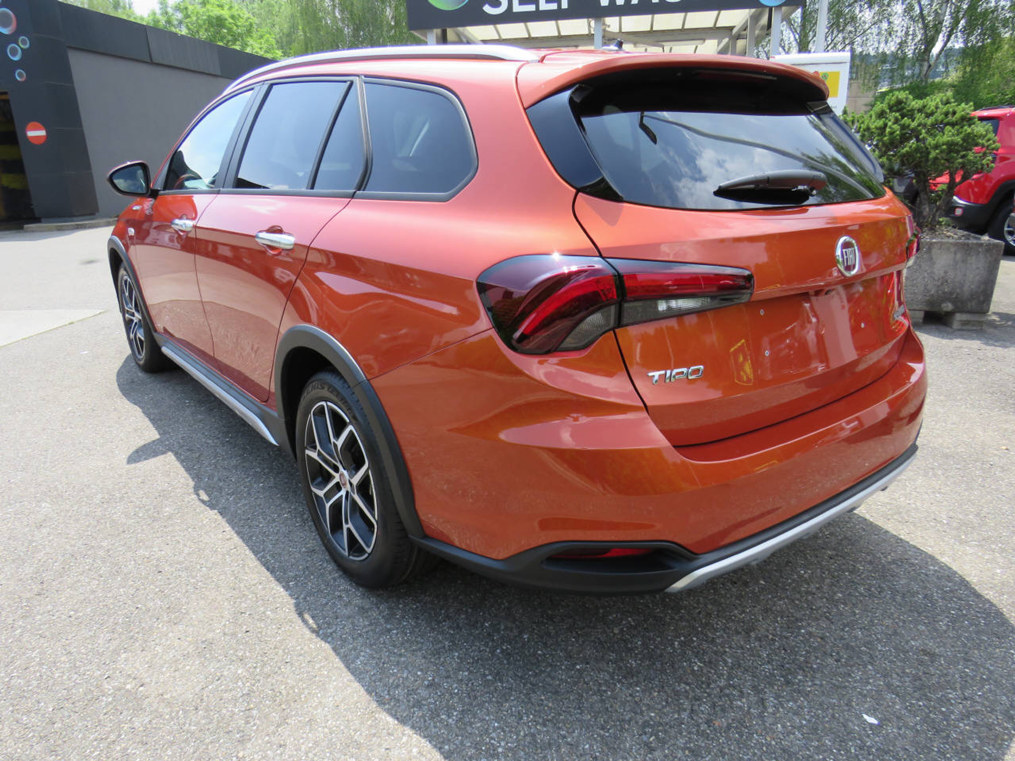 listing desktop thumbnail image 4