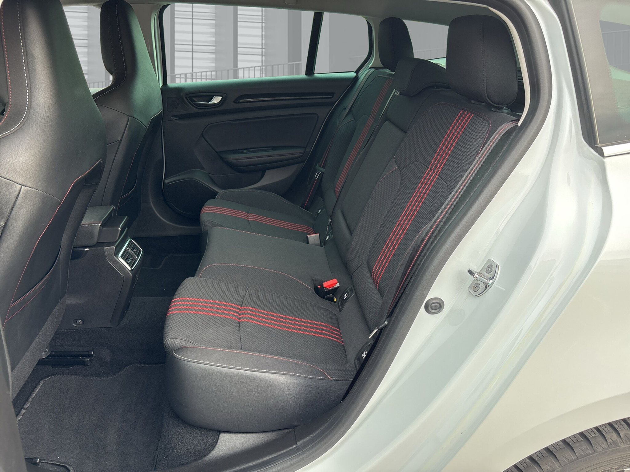 listing desktop thumbnail image 11